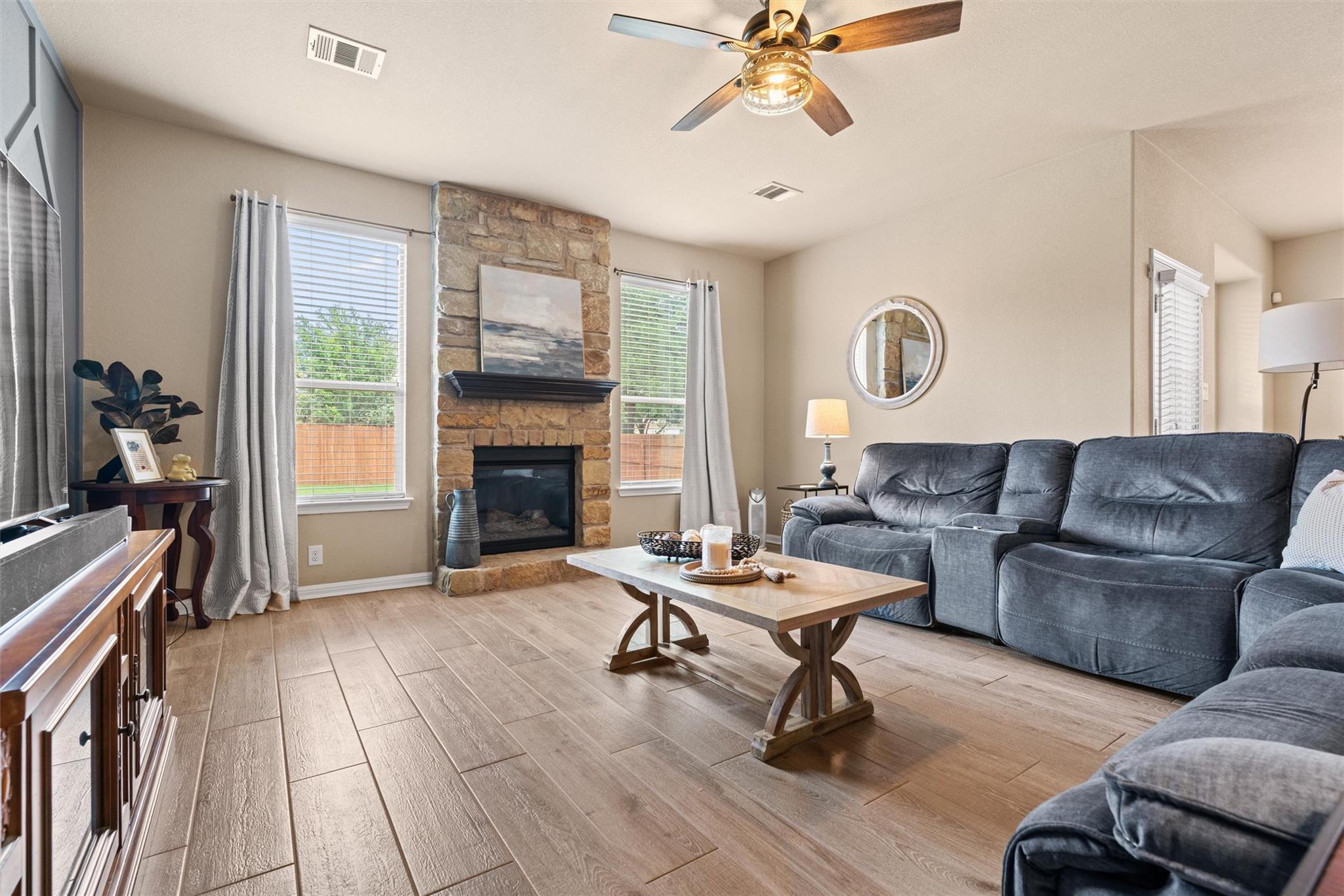 216 Arrezo Ln, Georgetown, TX 78628
