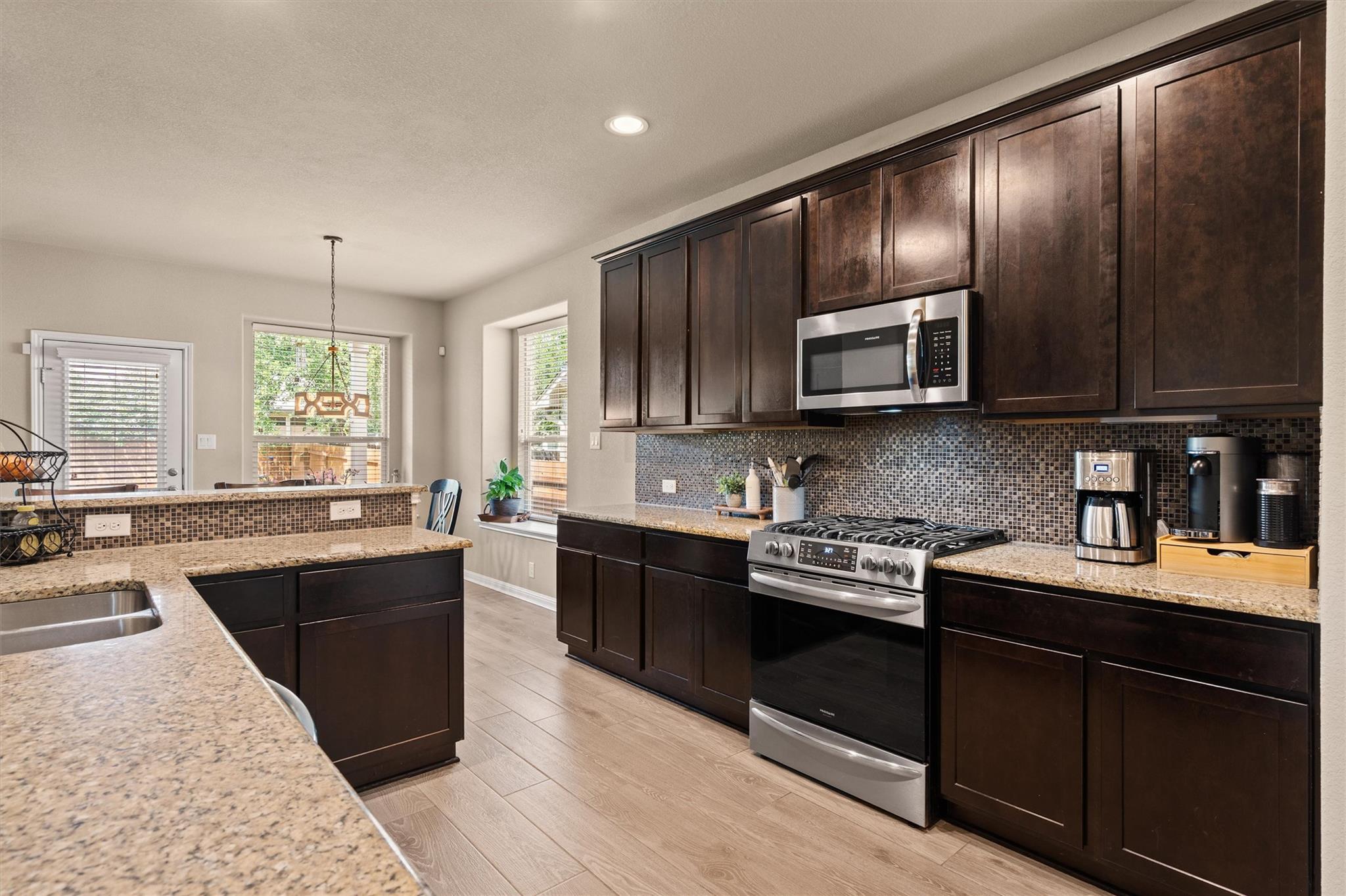 216 Arrezo Ln, Georgetown, TX 78628