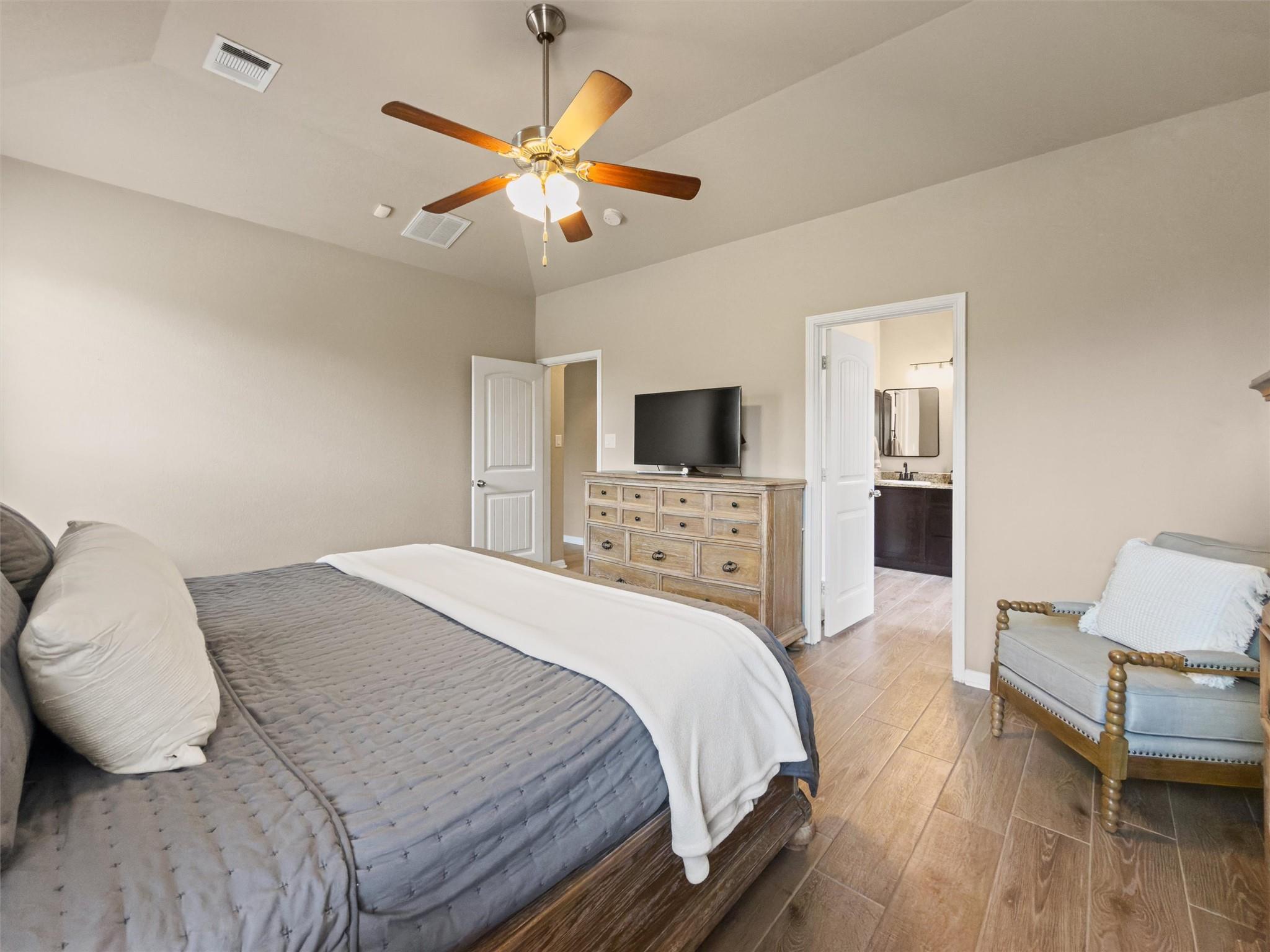 216 Arrezo Ln, Georgetown, TX 78628
