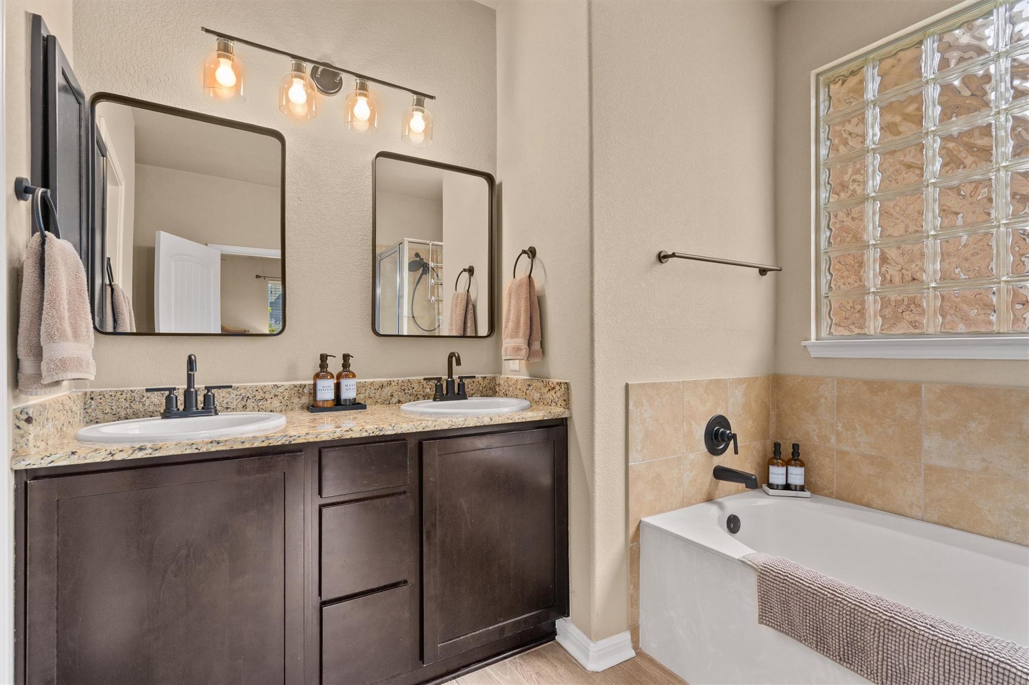 216 Arrezo Ln, Georgetown, TX 78628