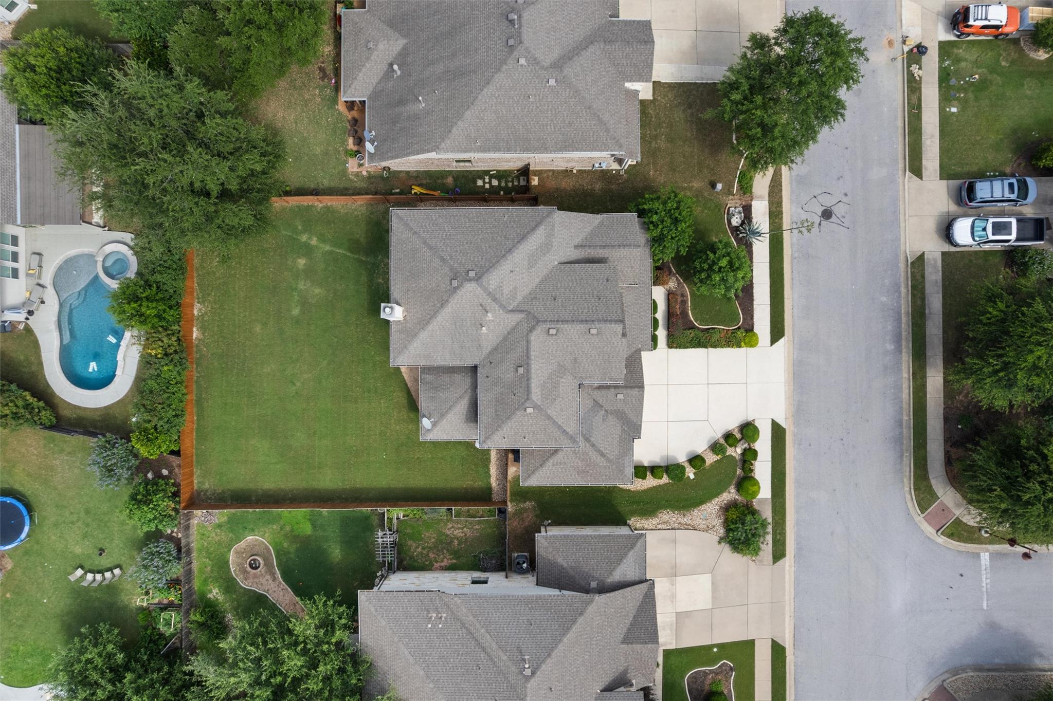 216 Arrezo Ln, Georgetown, TX 78628