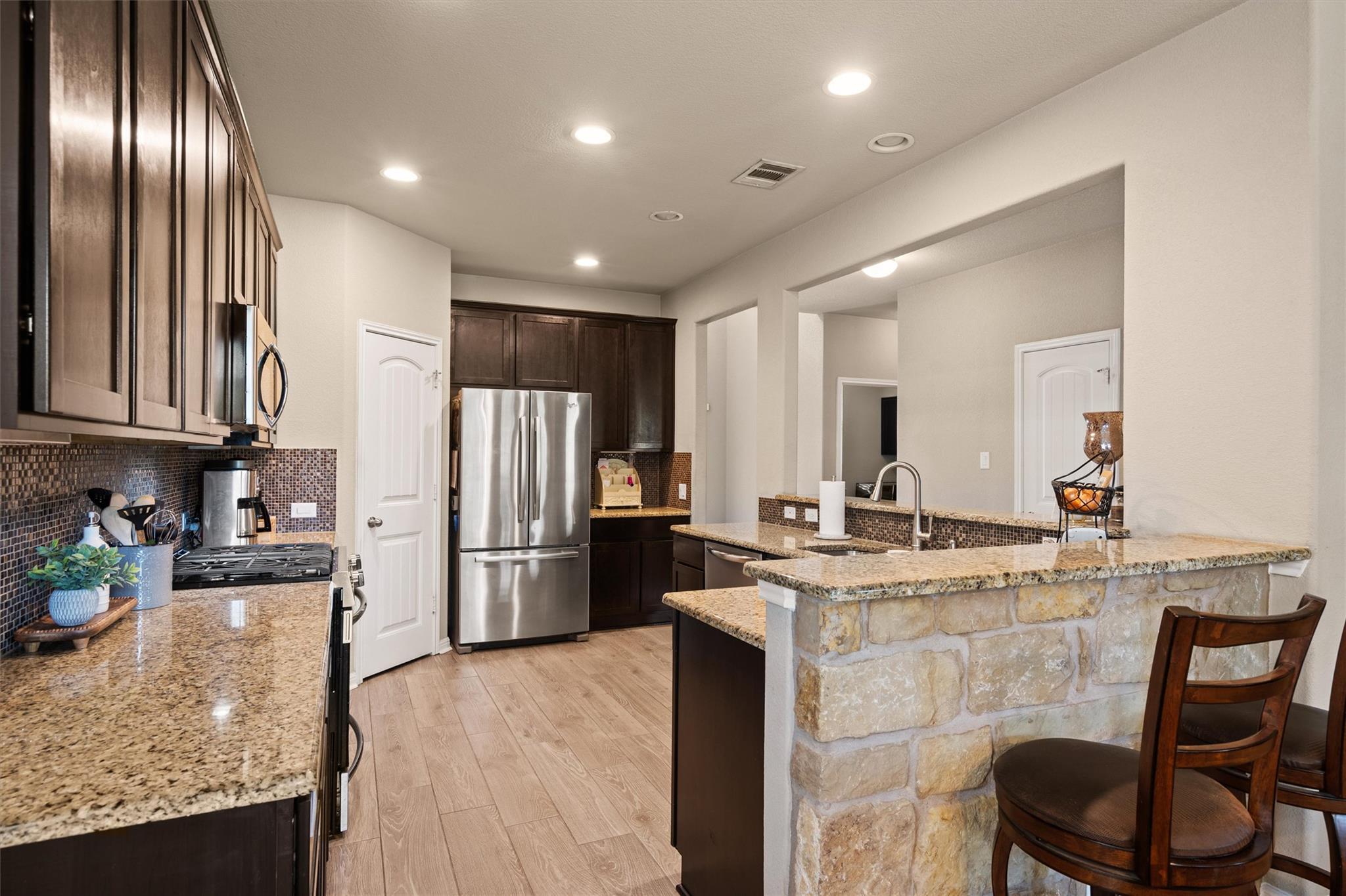 216 Arrezo Ln, Georgetown, TX 78628