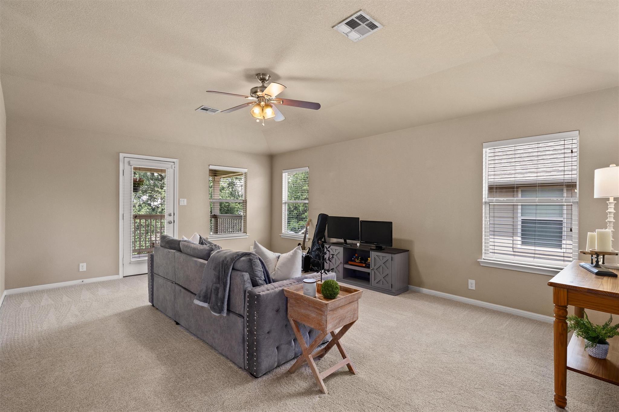 216 Arrezo Ln, Georgetown, TX 78628