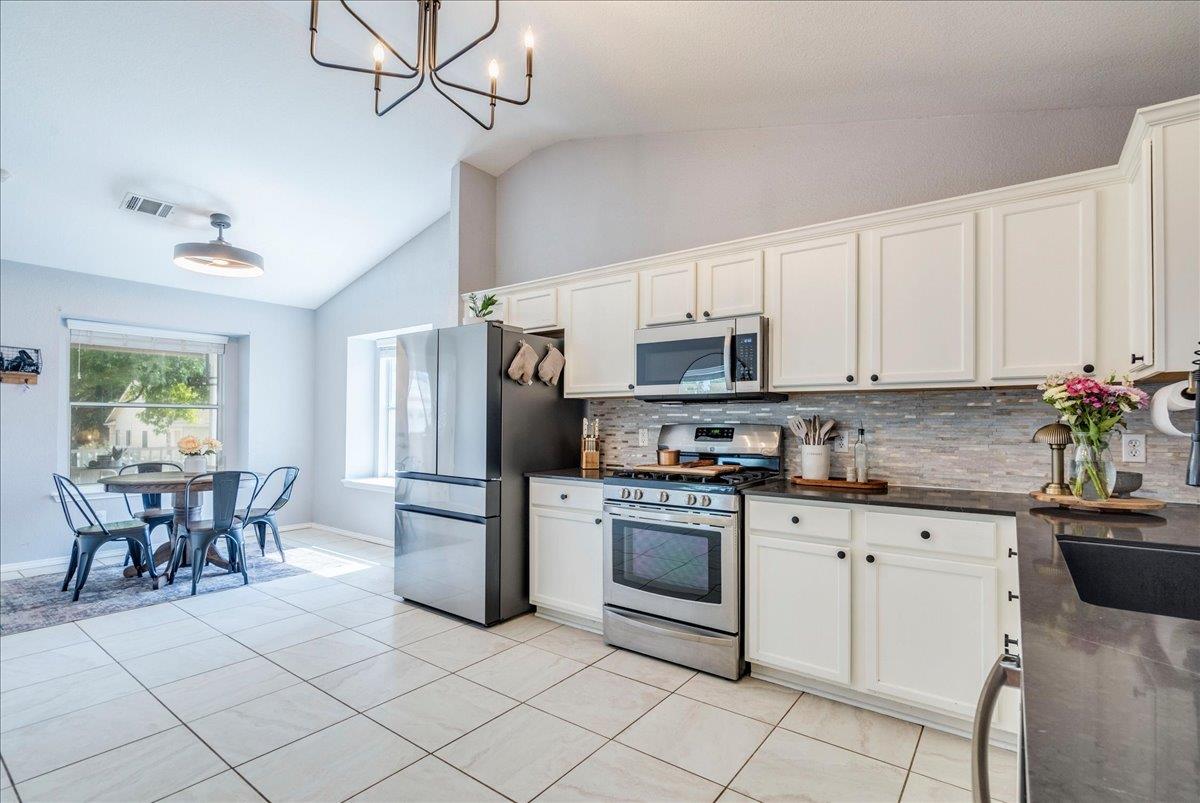 175 Wetzel, Kyle, TX 78640