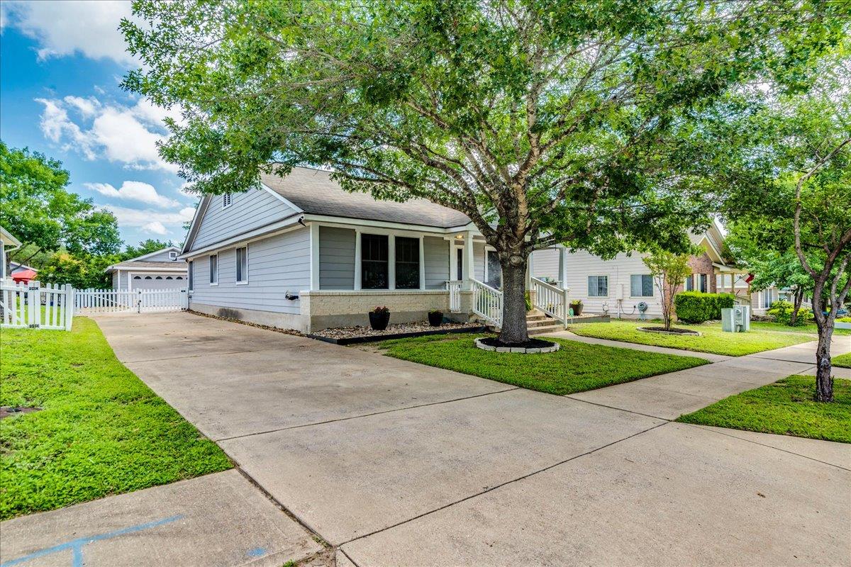 175 Wetzel, Kyle, TX 78640