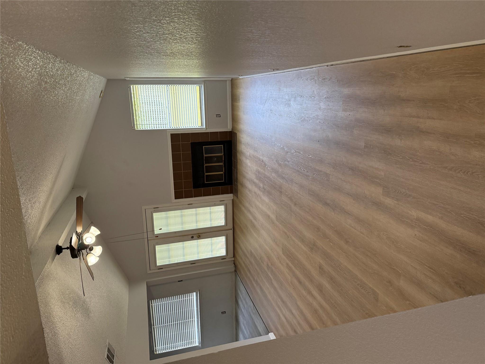 1100 E Logan St, Round Rock, TX 78664