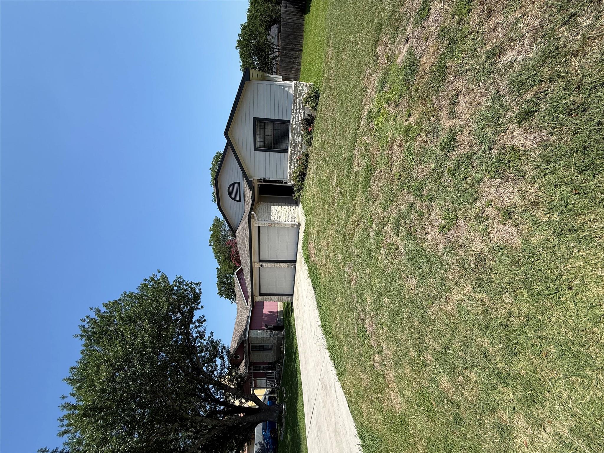 1100 E Logan St, Round Rock, TX 78664