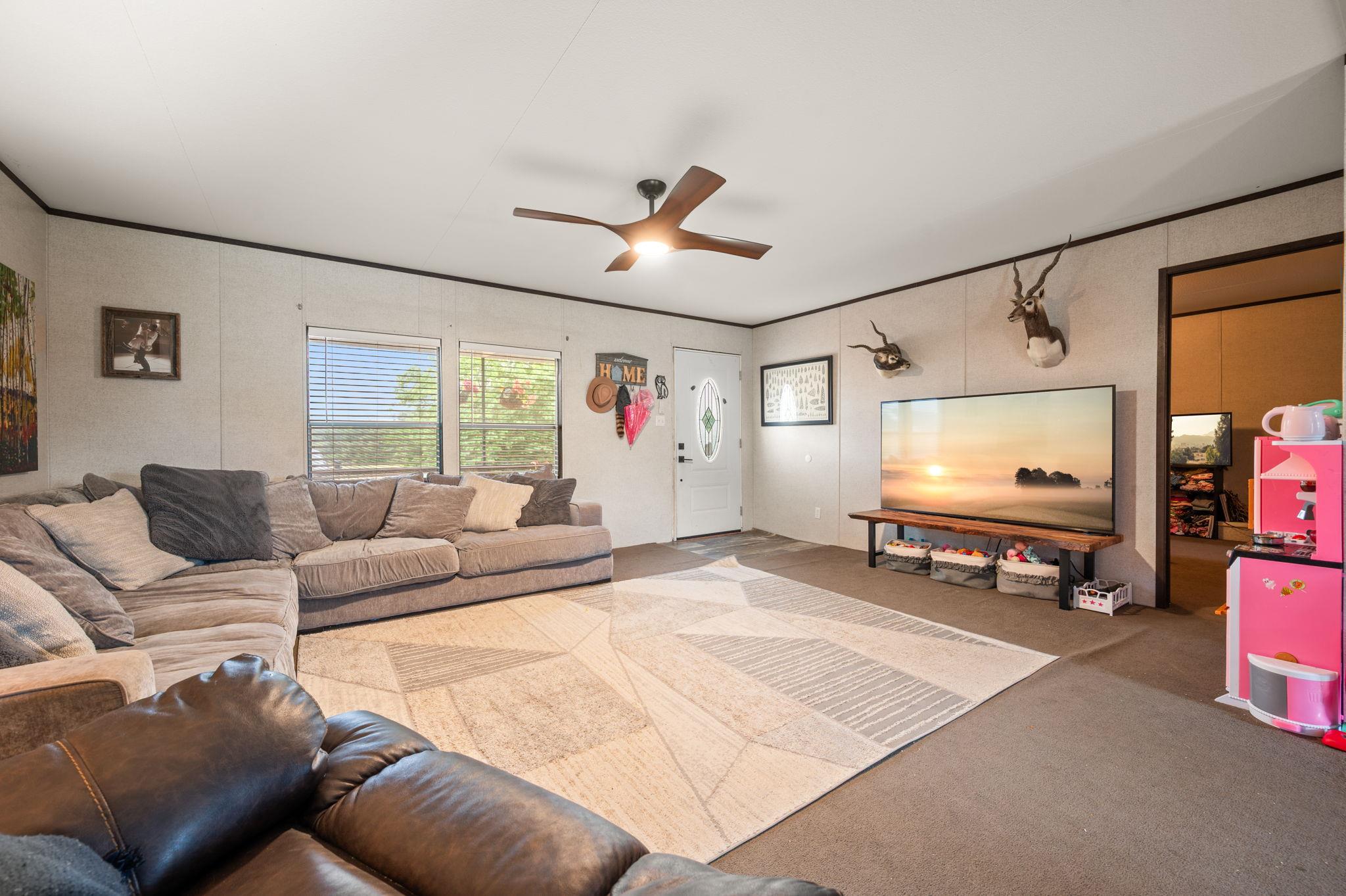 373 Winding River Rd, Kempner, TX 76549