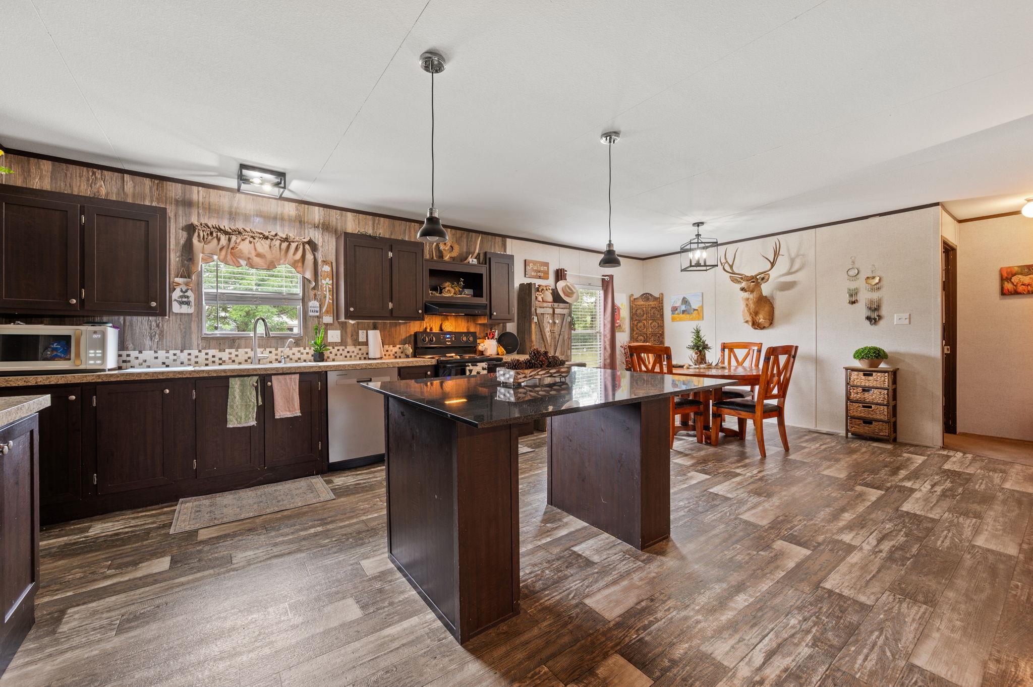 373 Winding River Rd, Kempner, TX 76549