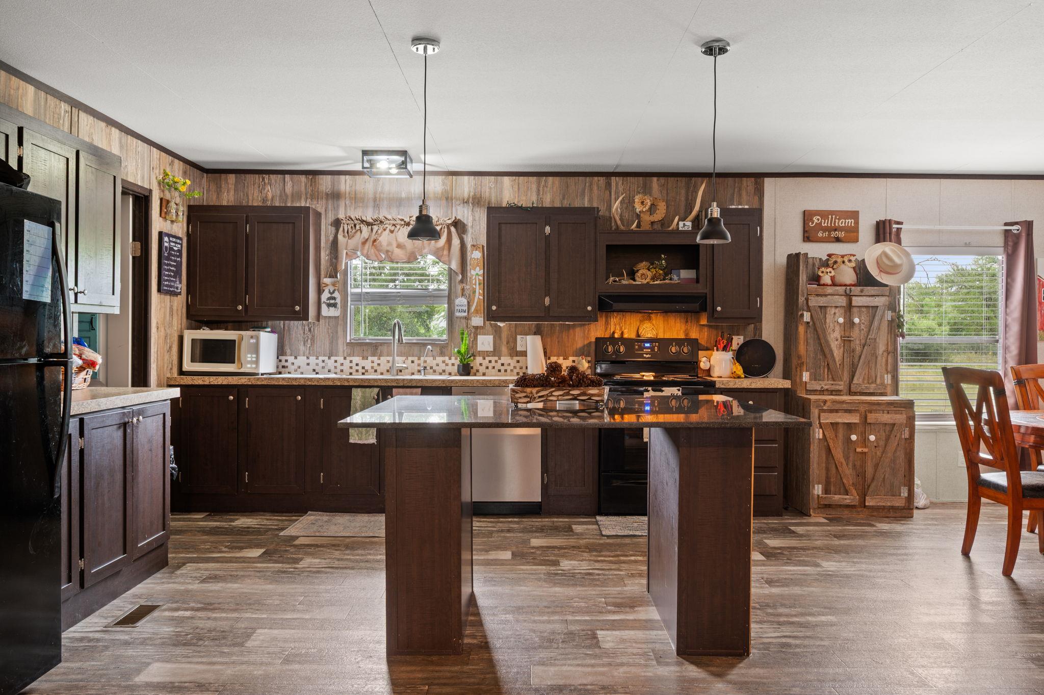 373 Winding River Rd, Kempner, TX 76549