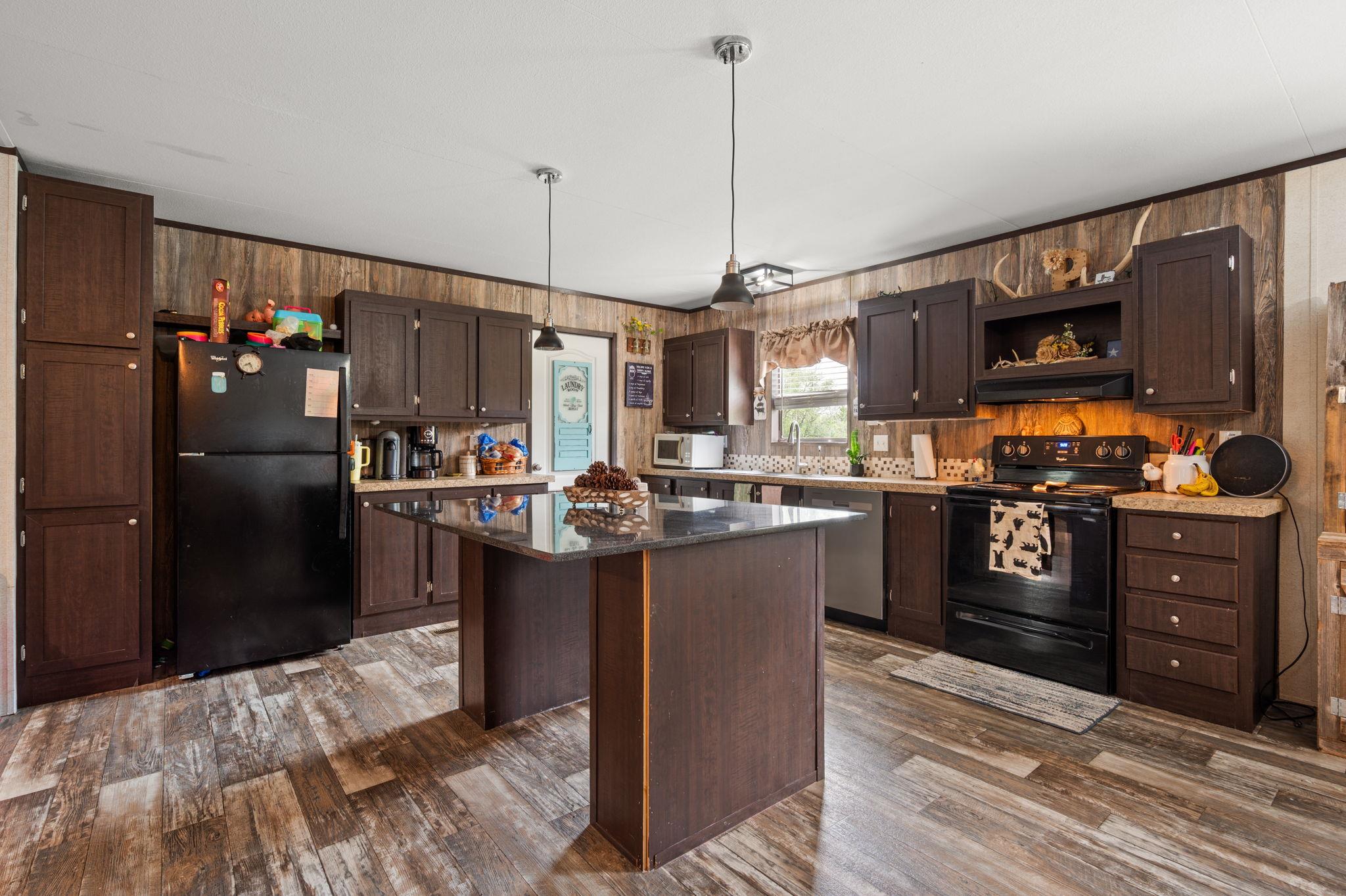 373 Winding River Rd, Kempner, TX 76549
