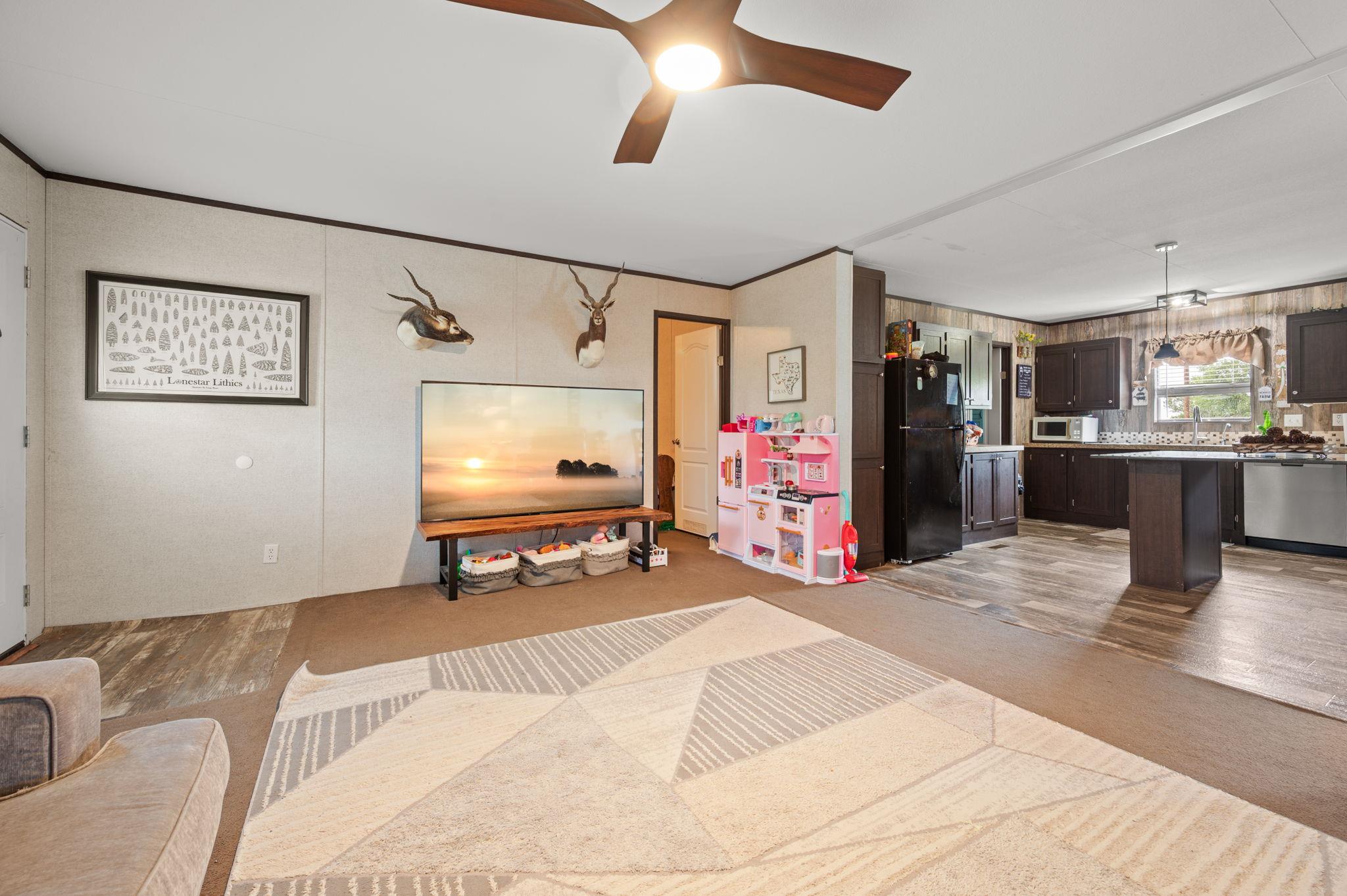 373 Winding River Rd, Kempner, TX 76549
