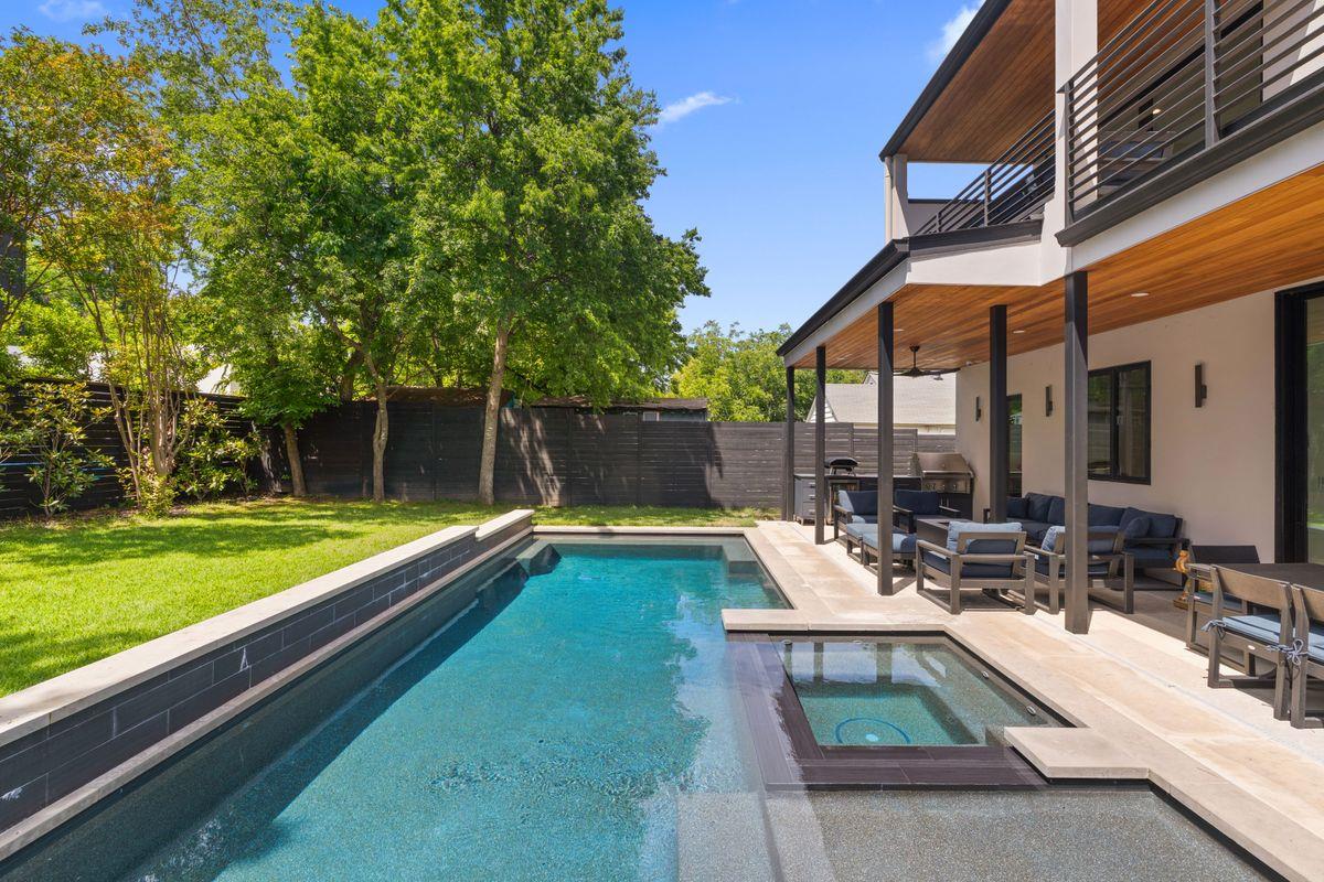 2102 Oxford St, Austin, TX 78704