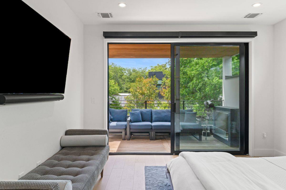2102 Oxford St, Austin, TX 78704
