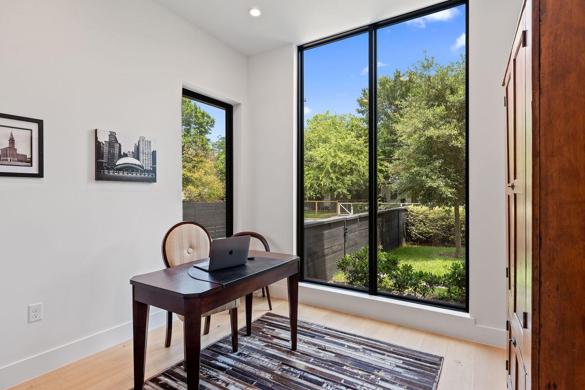 2102 Oxford St, Austin, TX 78704