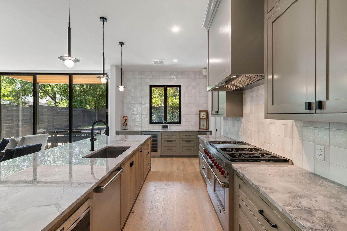 2102 Oxford St, Austin, TX 78704