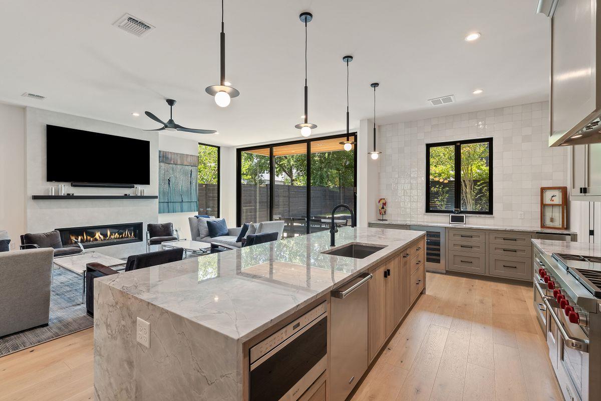 2102 Oxford St, Austin, TX 78704