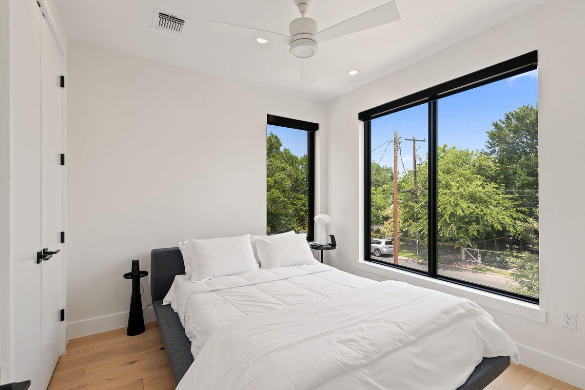 2102 Oxford St, Austin, TX 78704