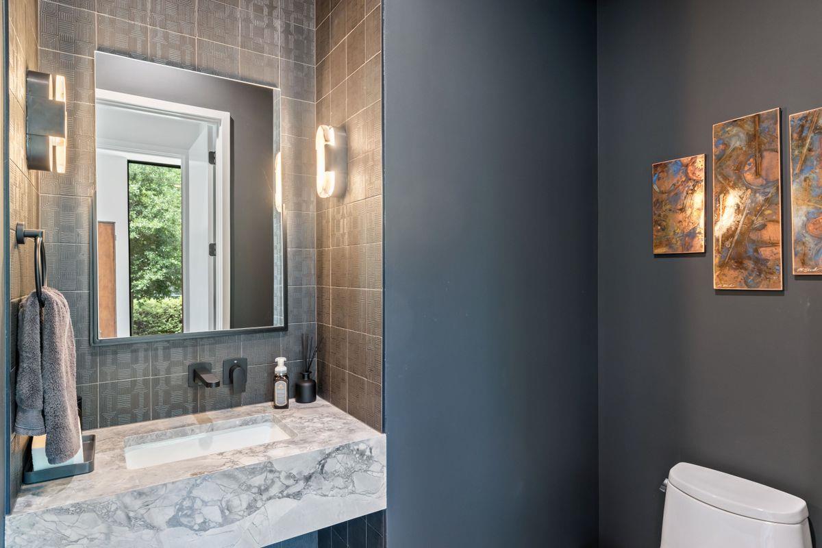 2102 Oxford St, Austin, TX 78704