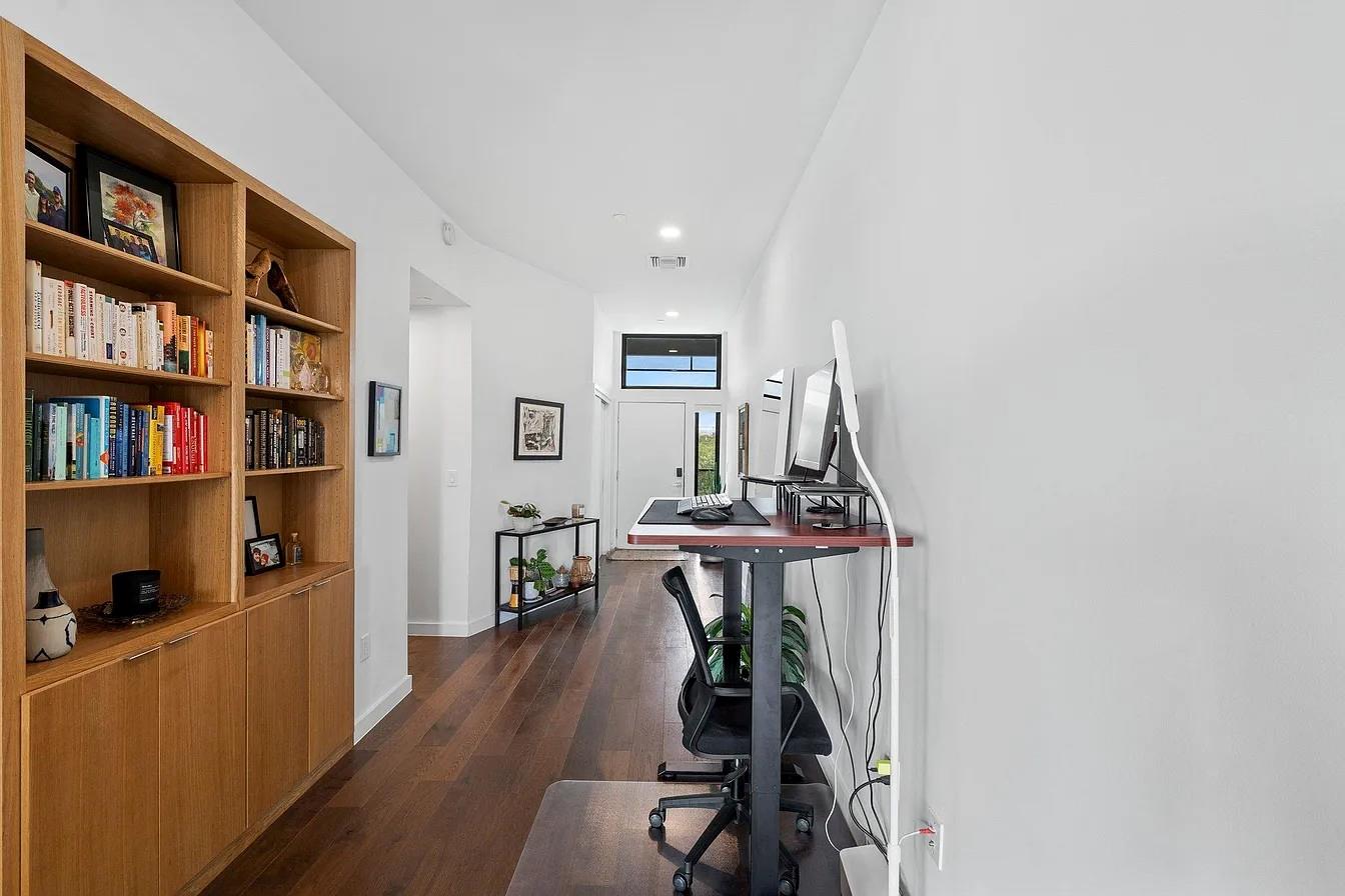 1322 E 12th St # 406, Austin, TX 78702