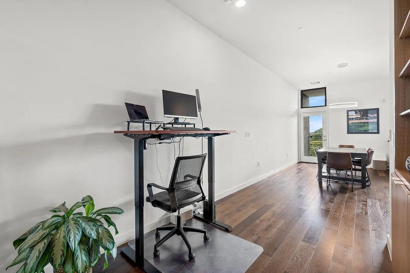 1322 E 12th St # 406, Austin, TX 78702