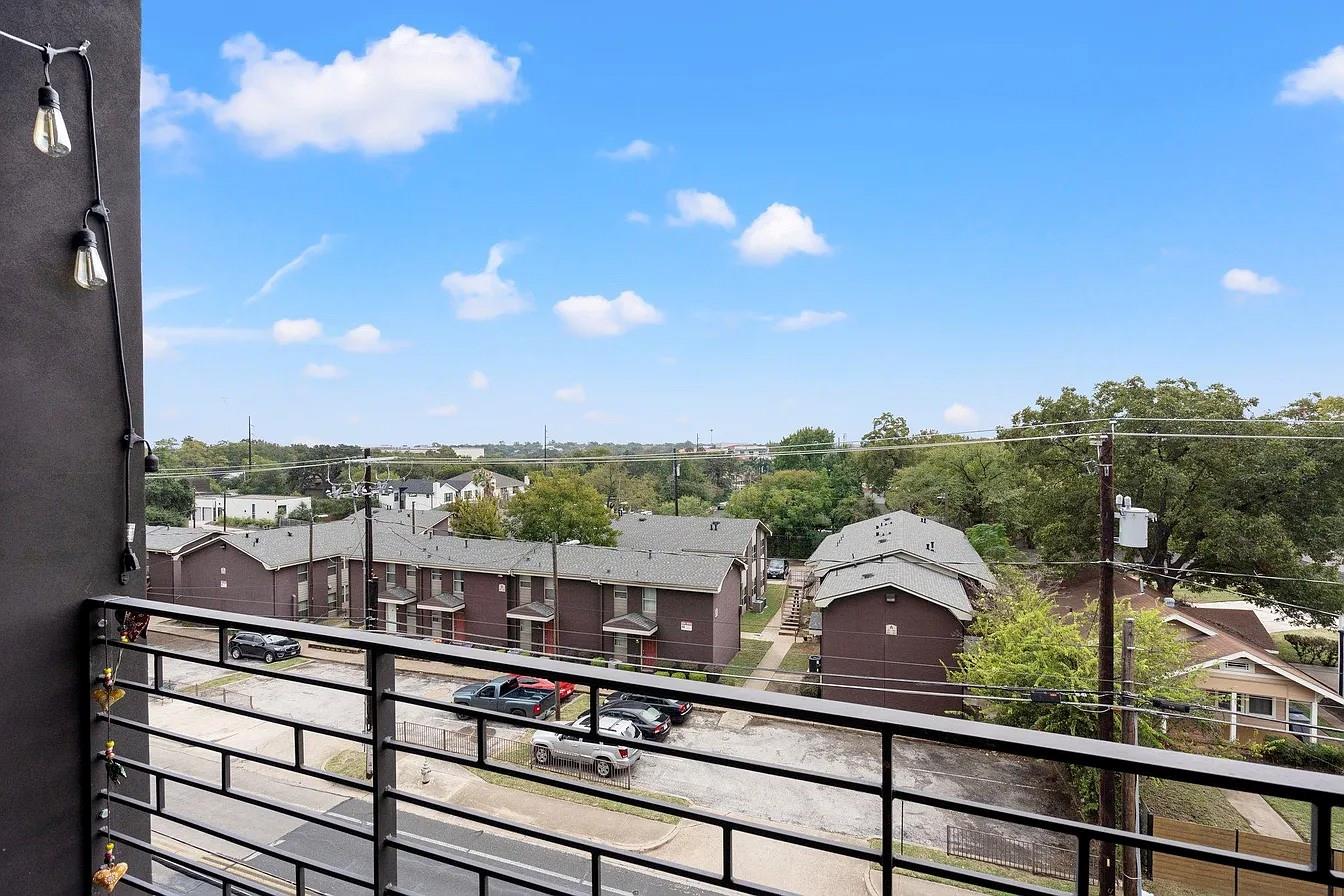 1322 E 12th St # 406, Austin, TX 78702