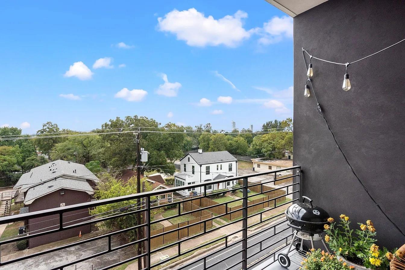 1322 E 12th St # 406, Austin, TX 78702
