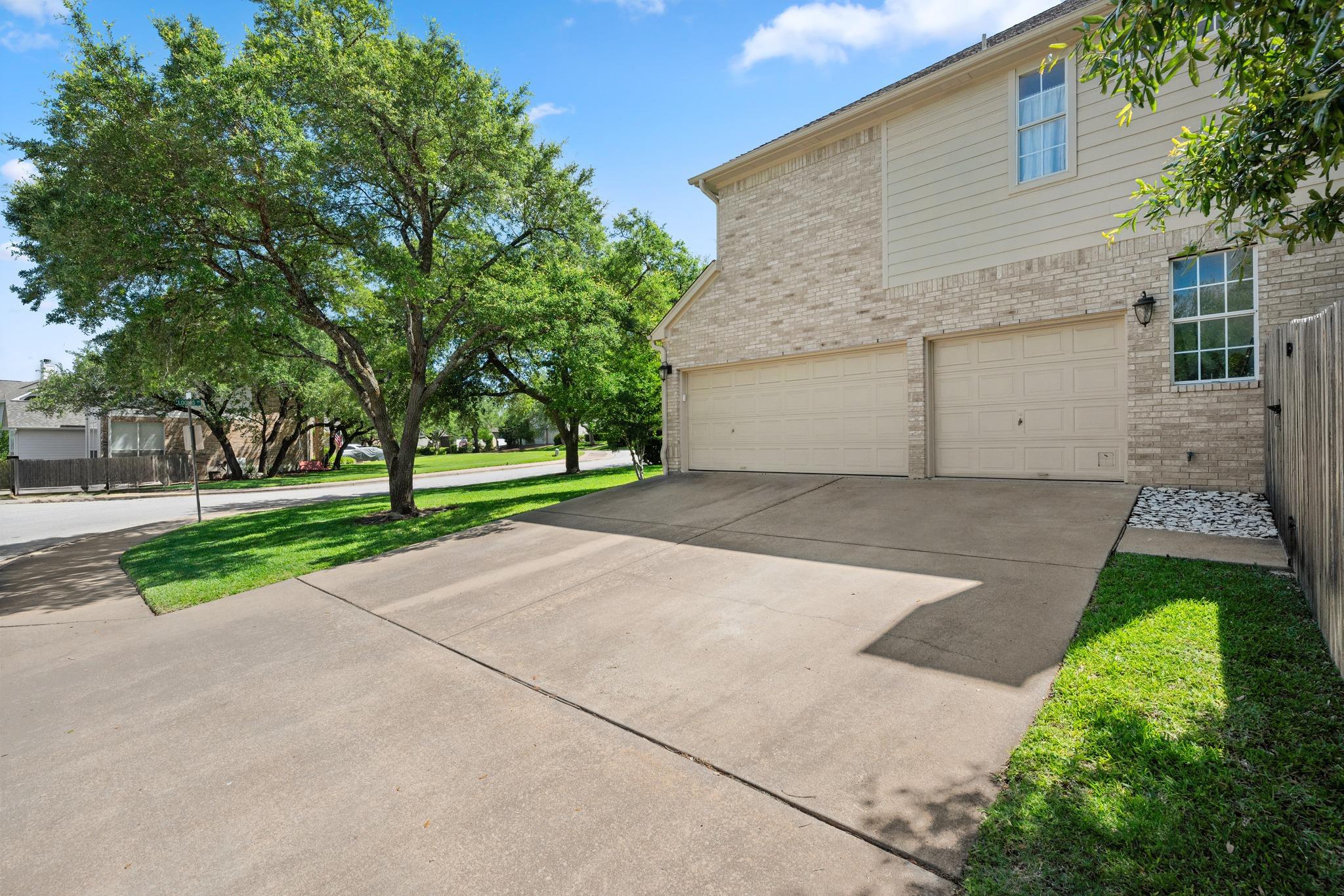 11902 Loomis Dr, Austin, TX 78738