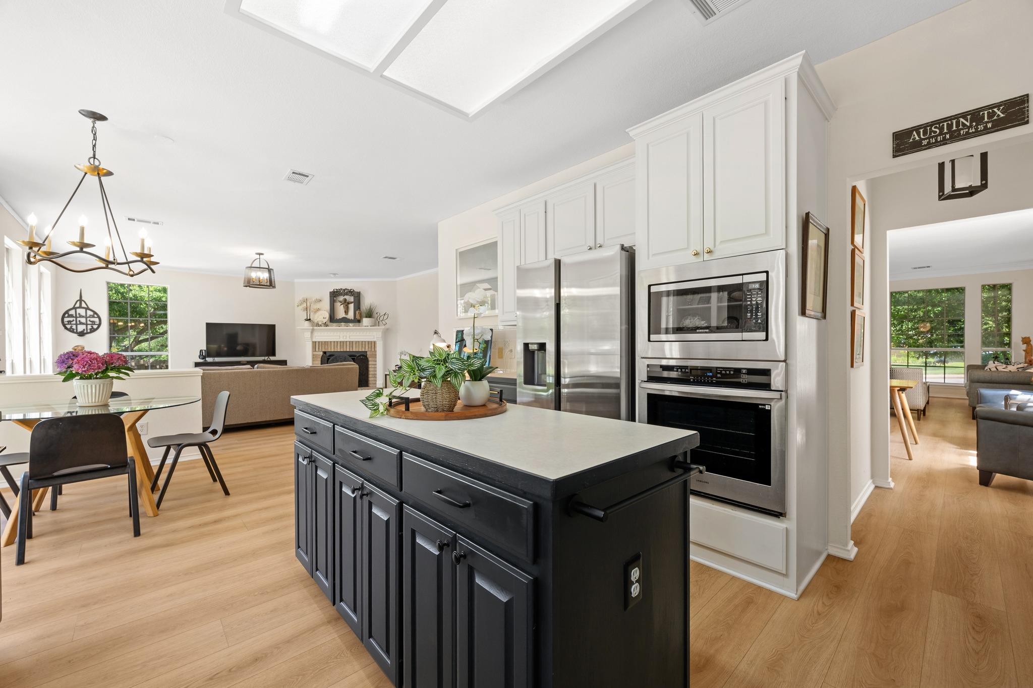 11902 Loomis Dr, Austin, TX 78738