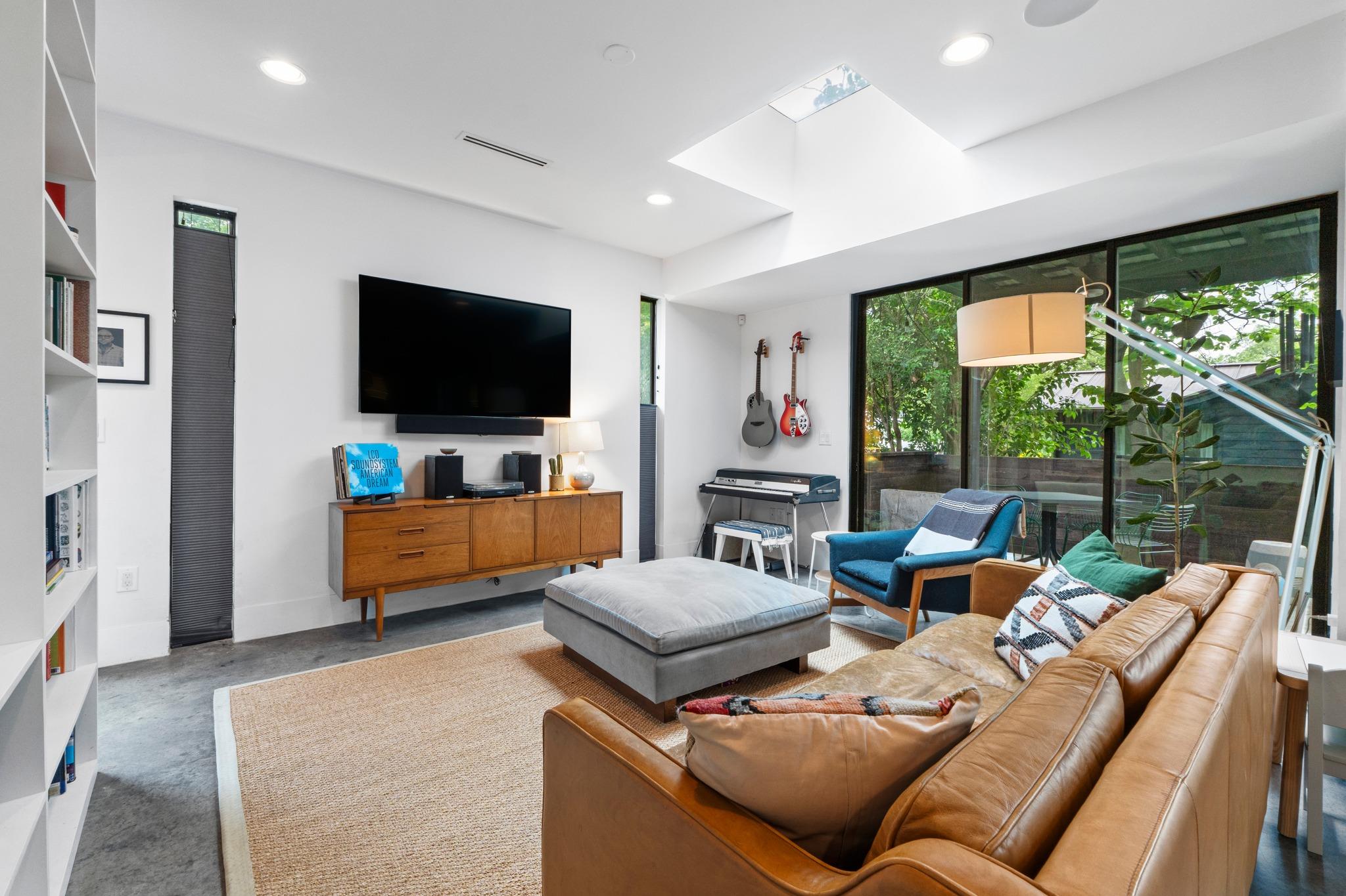 900 Karen Ave # A, Austin, TX 78757