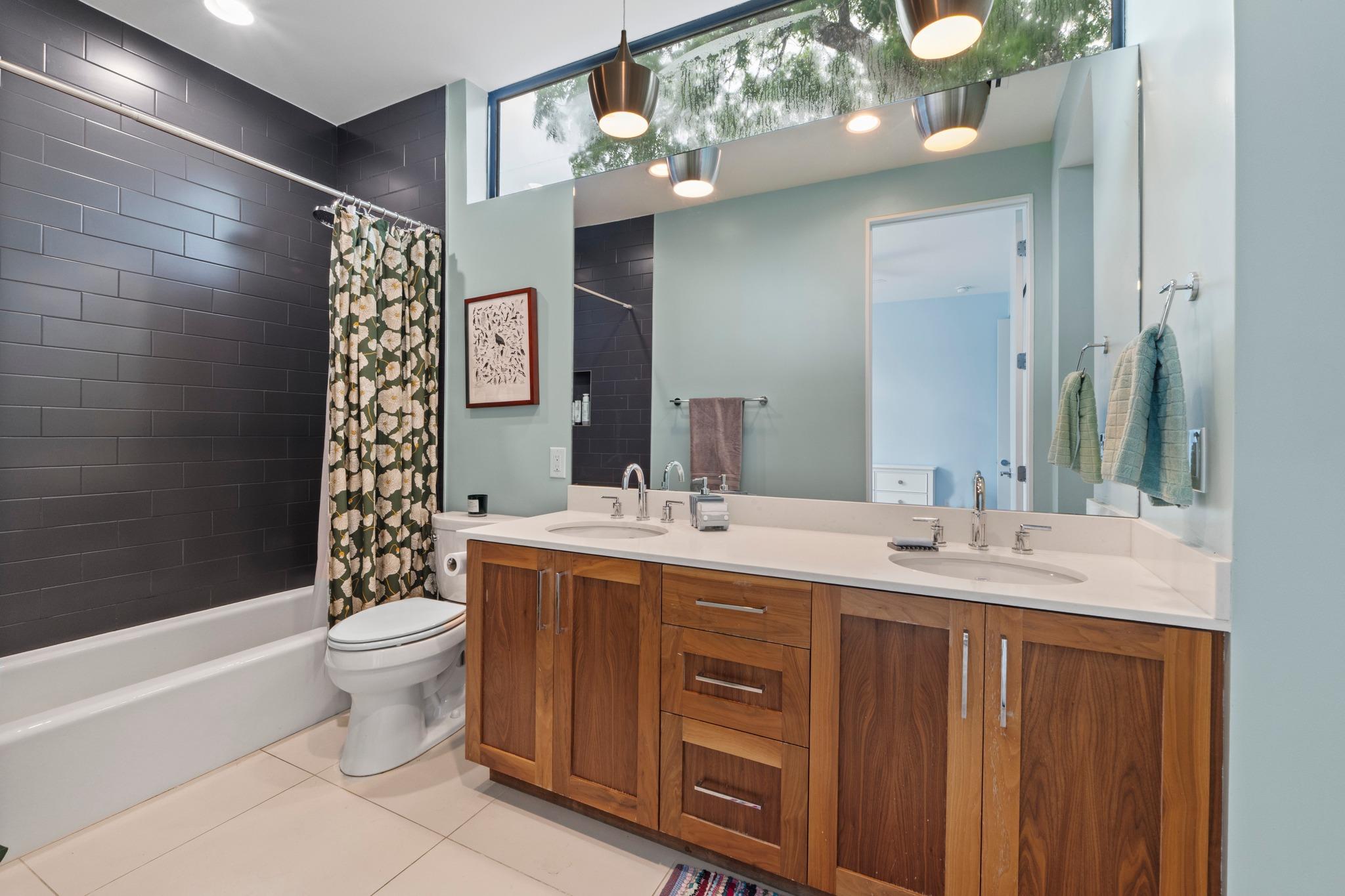 900 Karen Ave # A, Austin, TX 78757