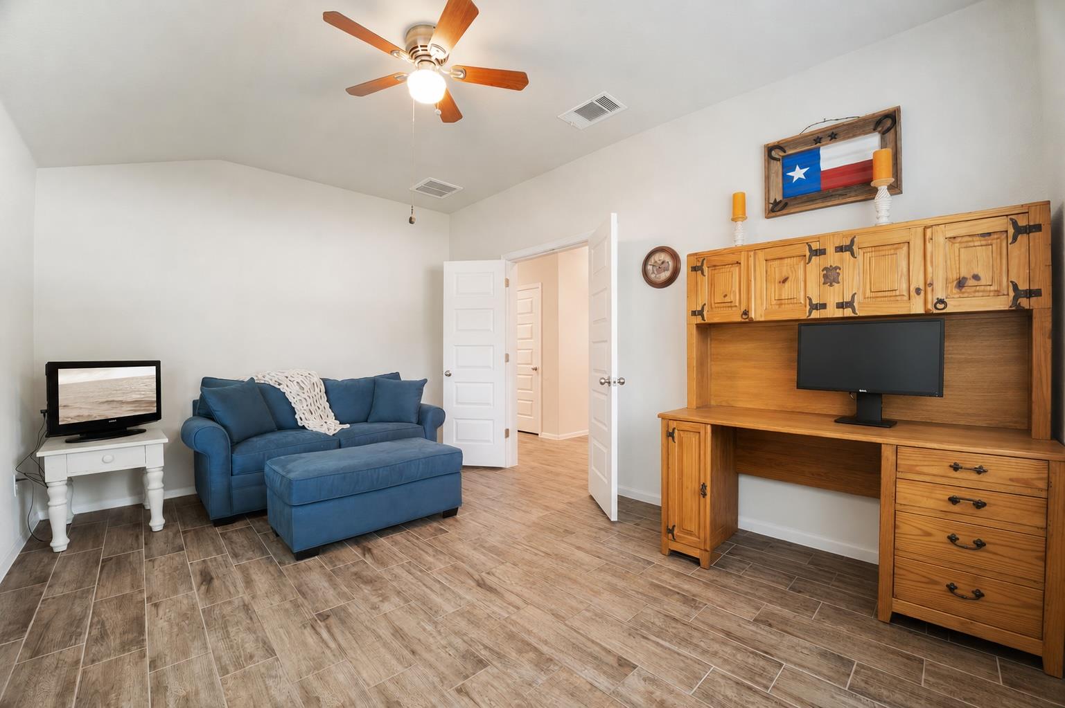 4202 Glendale Ln, Lago Vista, TX 78645