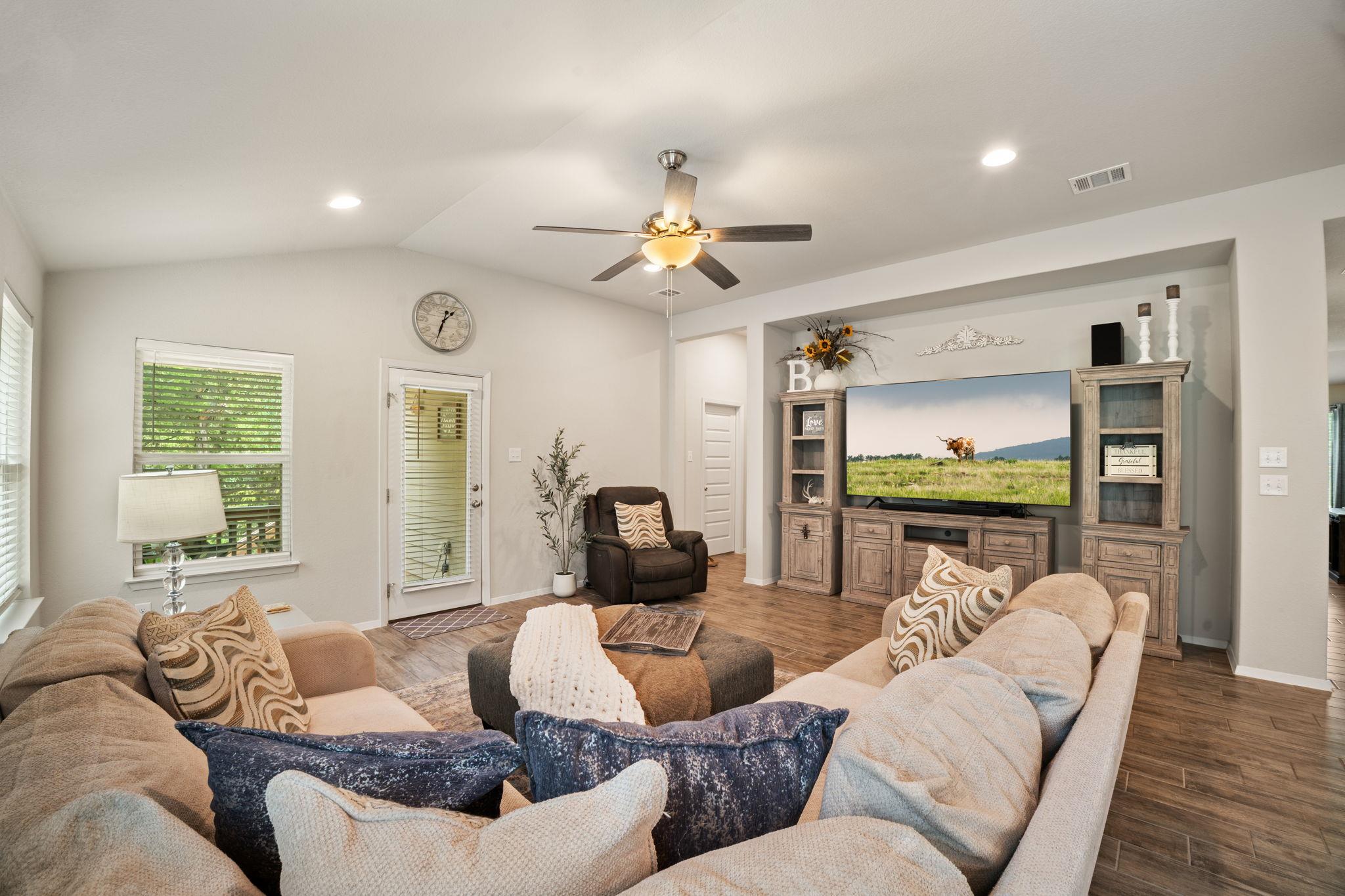 4202 Glendale Ln, Lago Vista, TX 78645