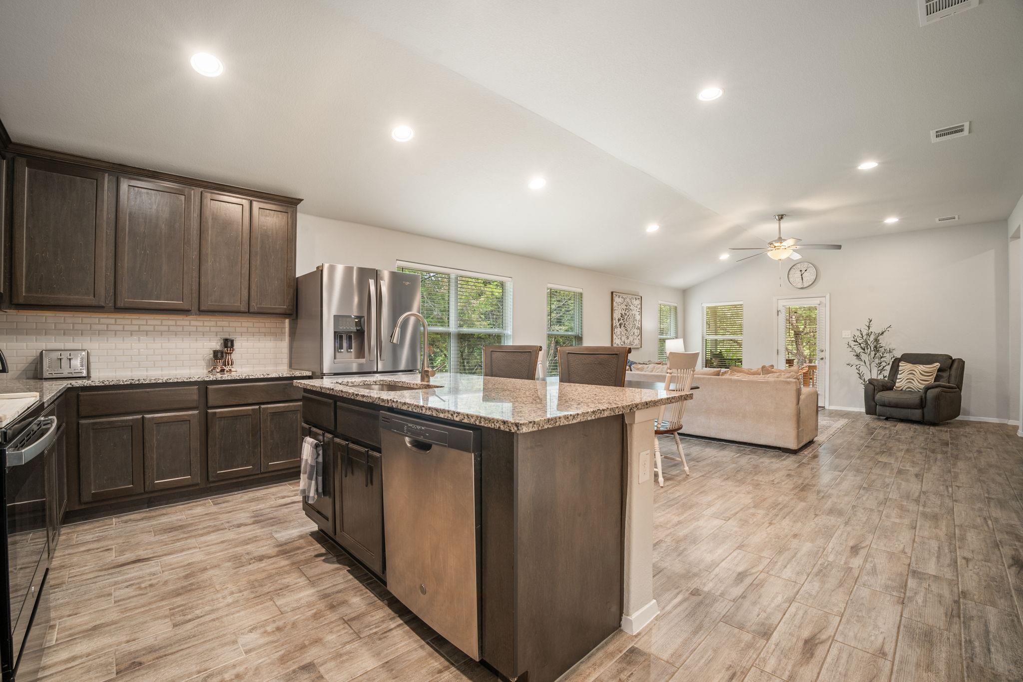 4202 Glendale Ln, Lago Vista, TX 78645
