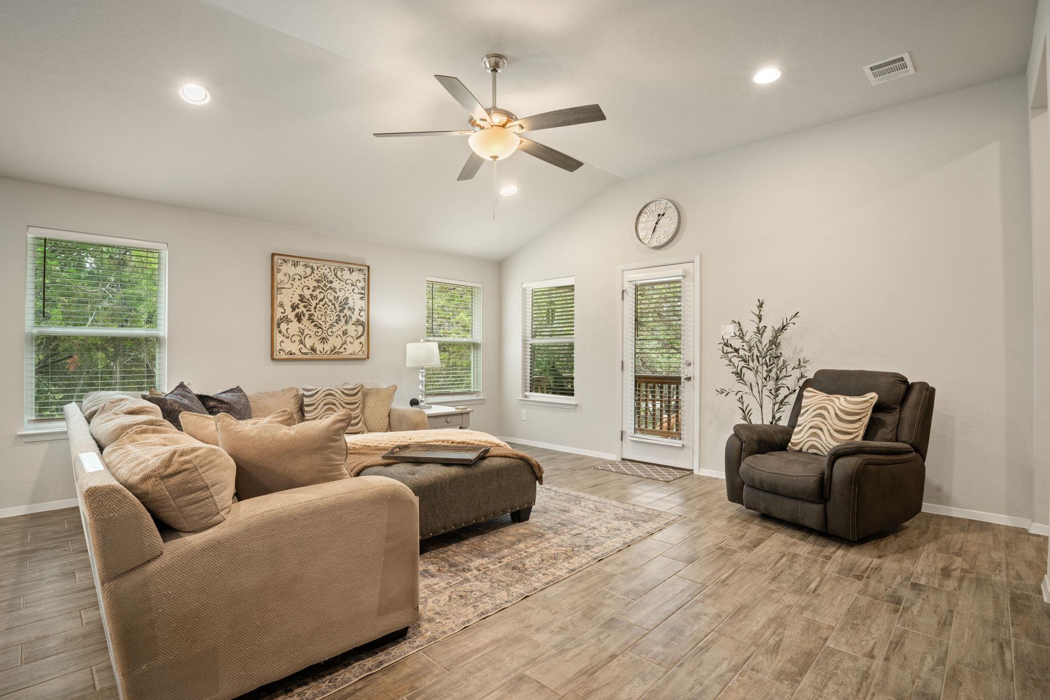 4202 Glendale Ln, Lago Vista, TX 78645