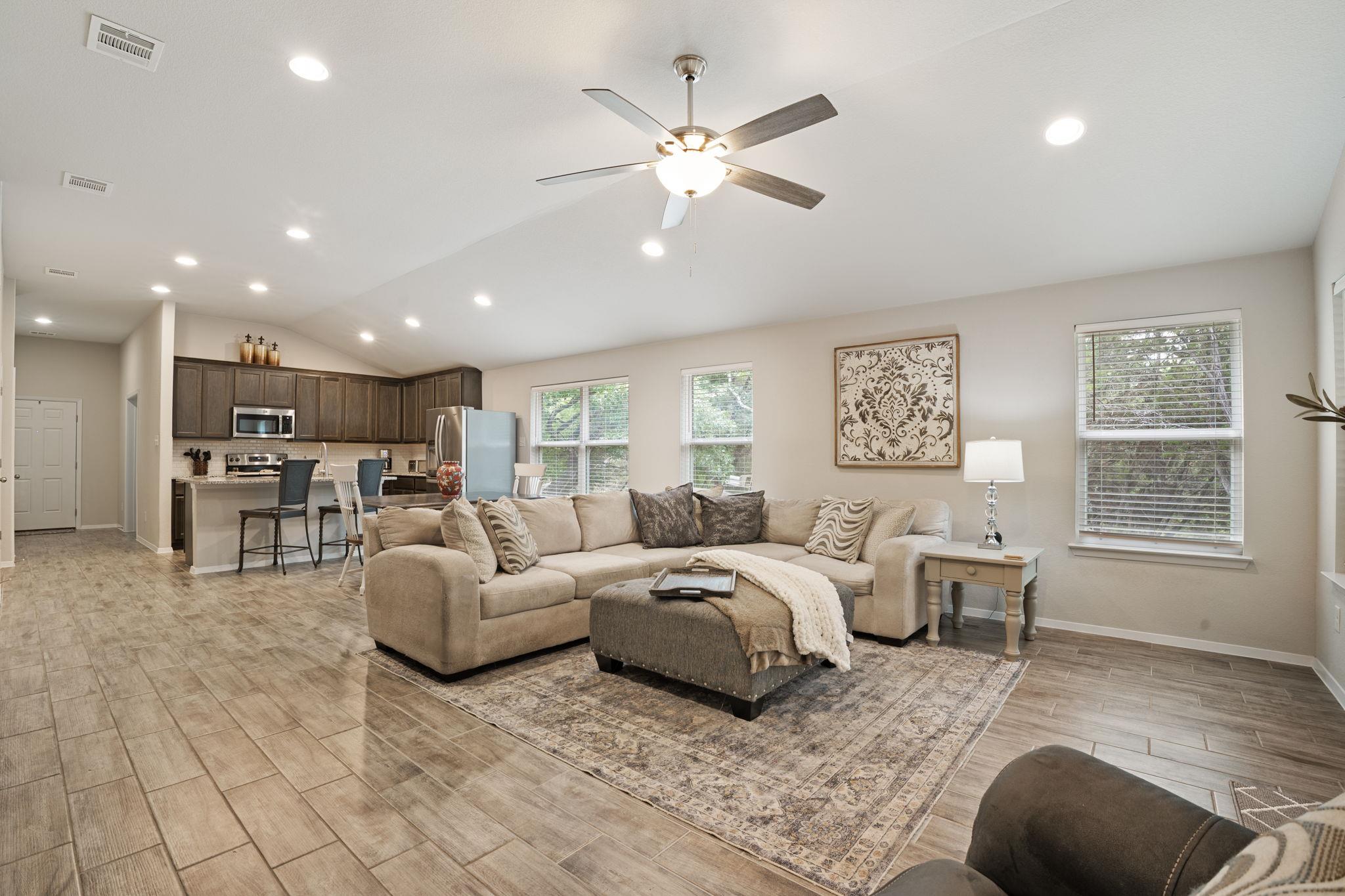 4202 Glendale Ln, Lago Vista, TX 78645