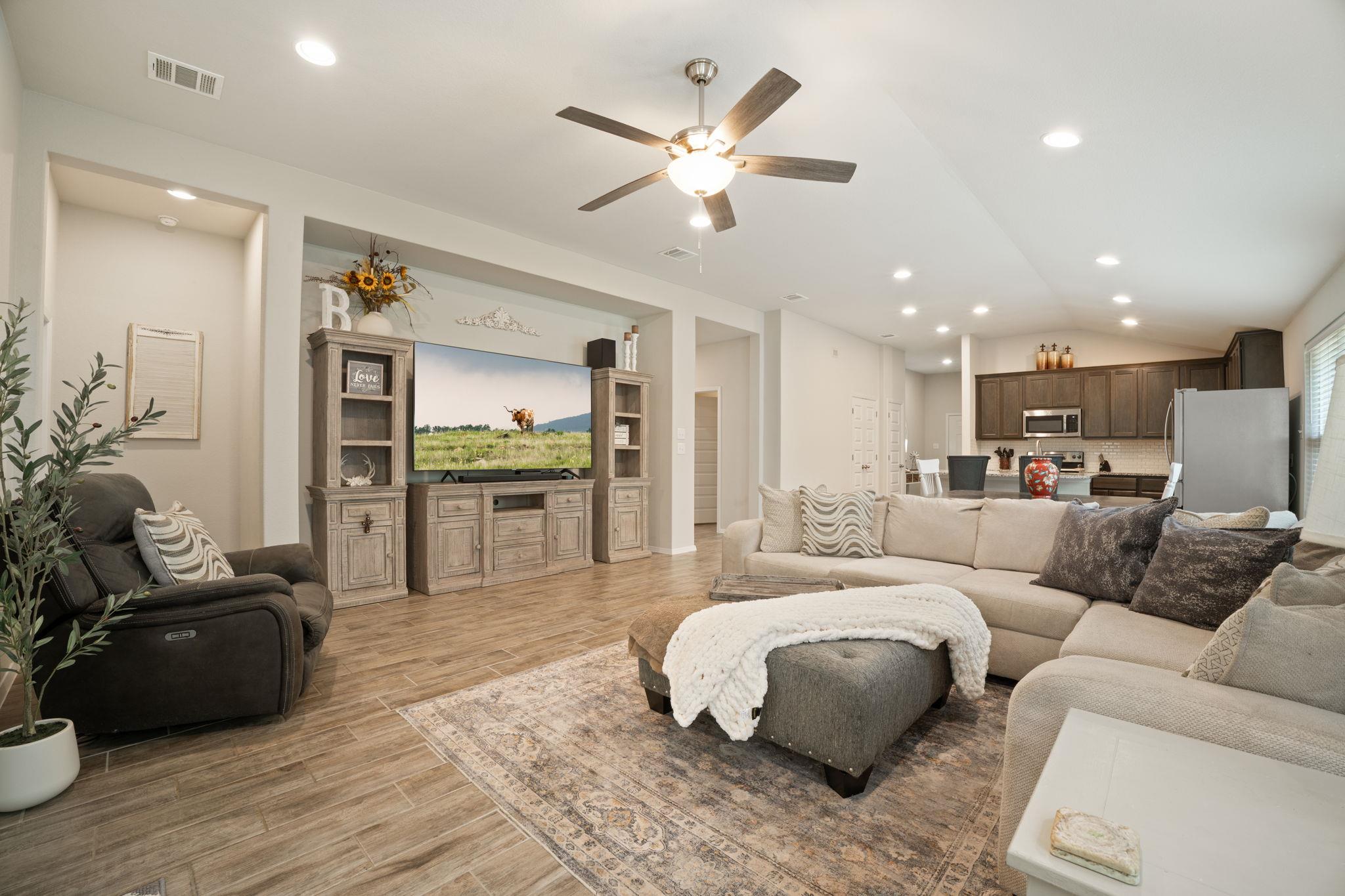 4202 Glendale Ln, Lago Vista, TX 78645
