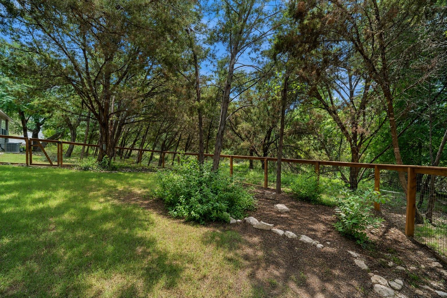 4202 Glendale Ln, Lago Vista, TX 78645