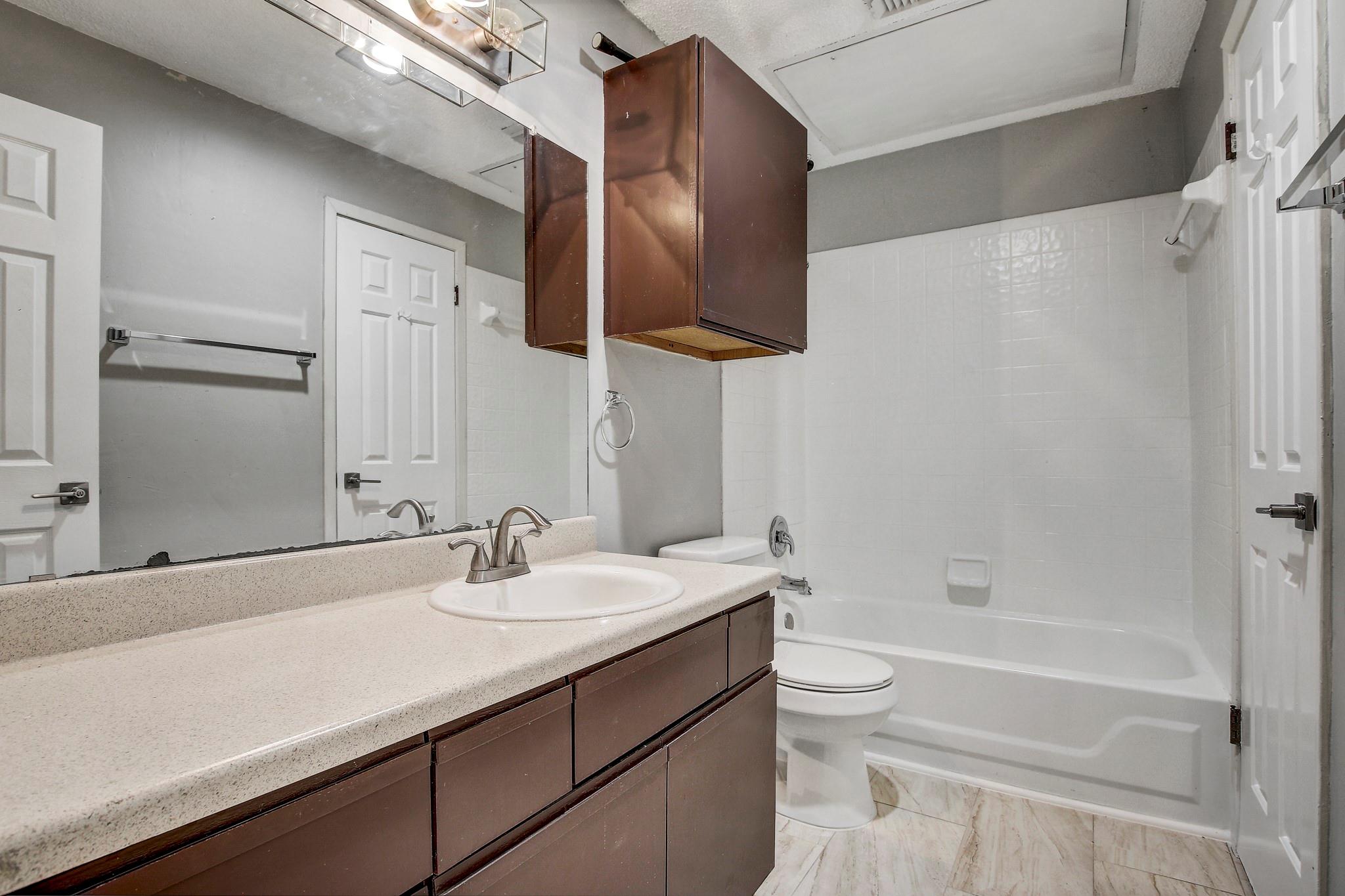 807 W 25th St # 210, Austin, TX 78705