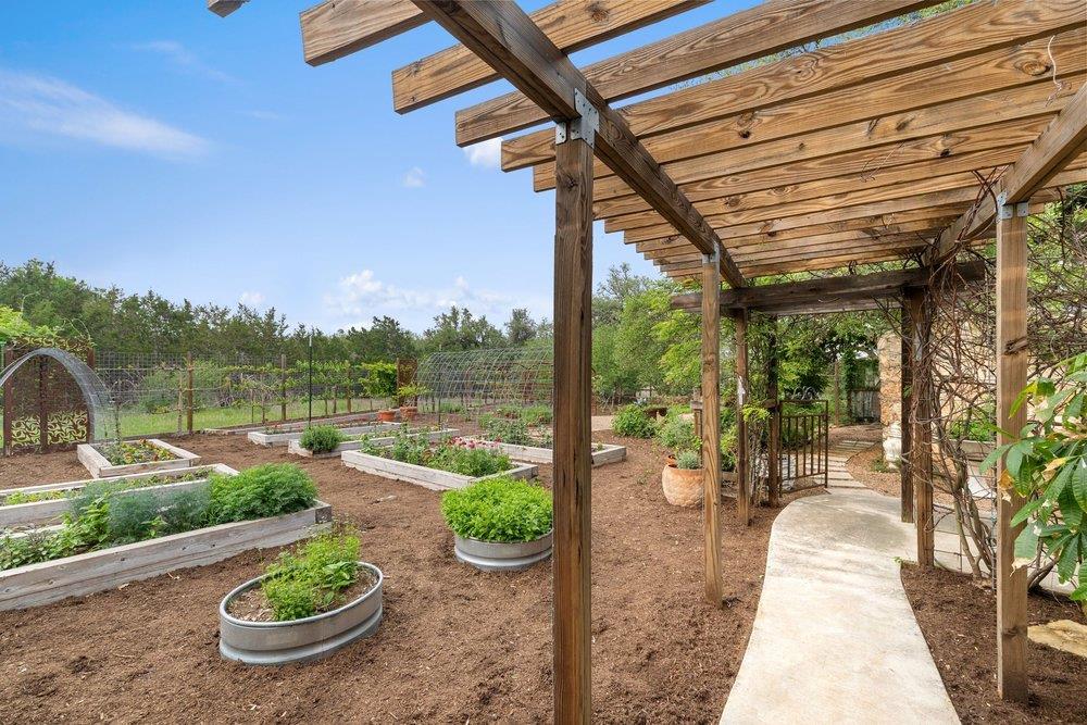 1900 Pursley Rd, Dripping Springs, TX 78620