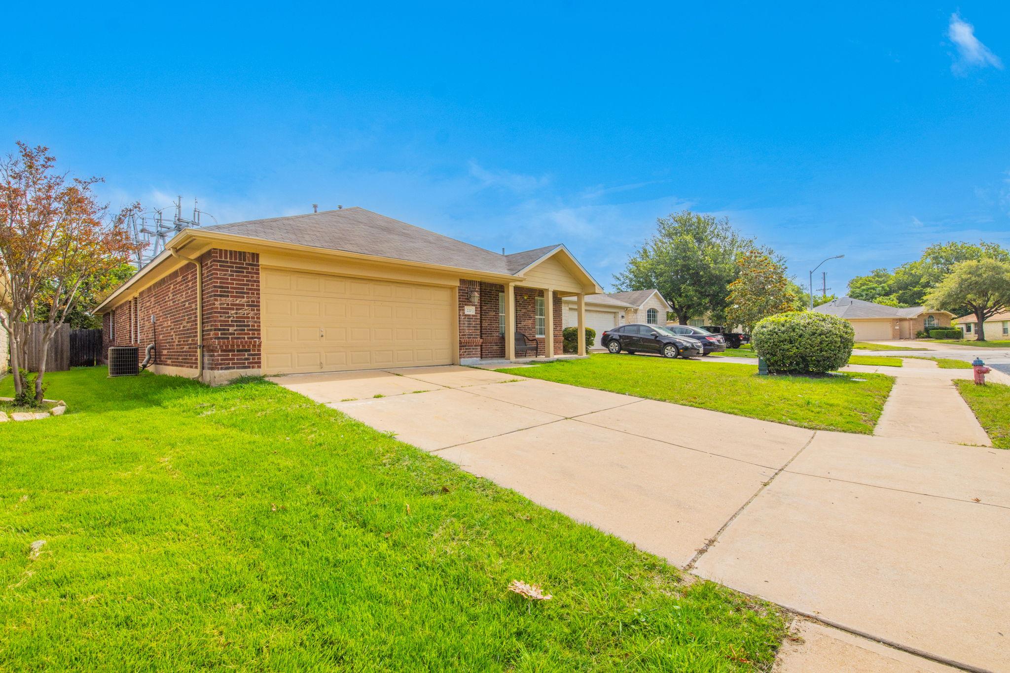220 N Crossing Trl, Round Rock, TX 78665