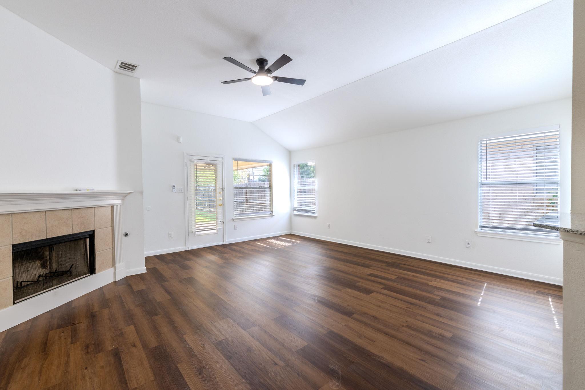 220 N Crossing Trl, Round Rock, TX 78665