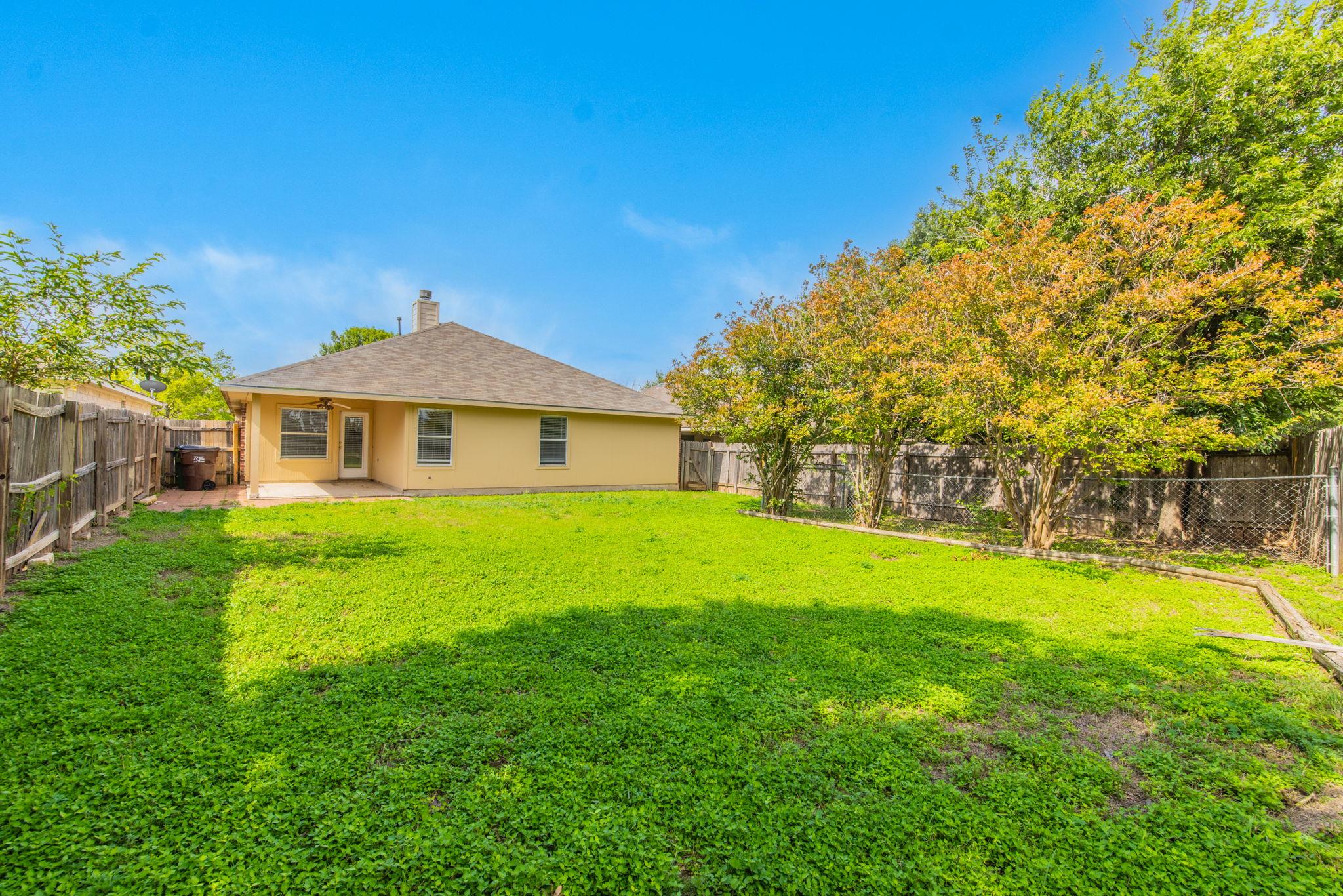 220 N Crossing Trl, Round Rock, TX 78665