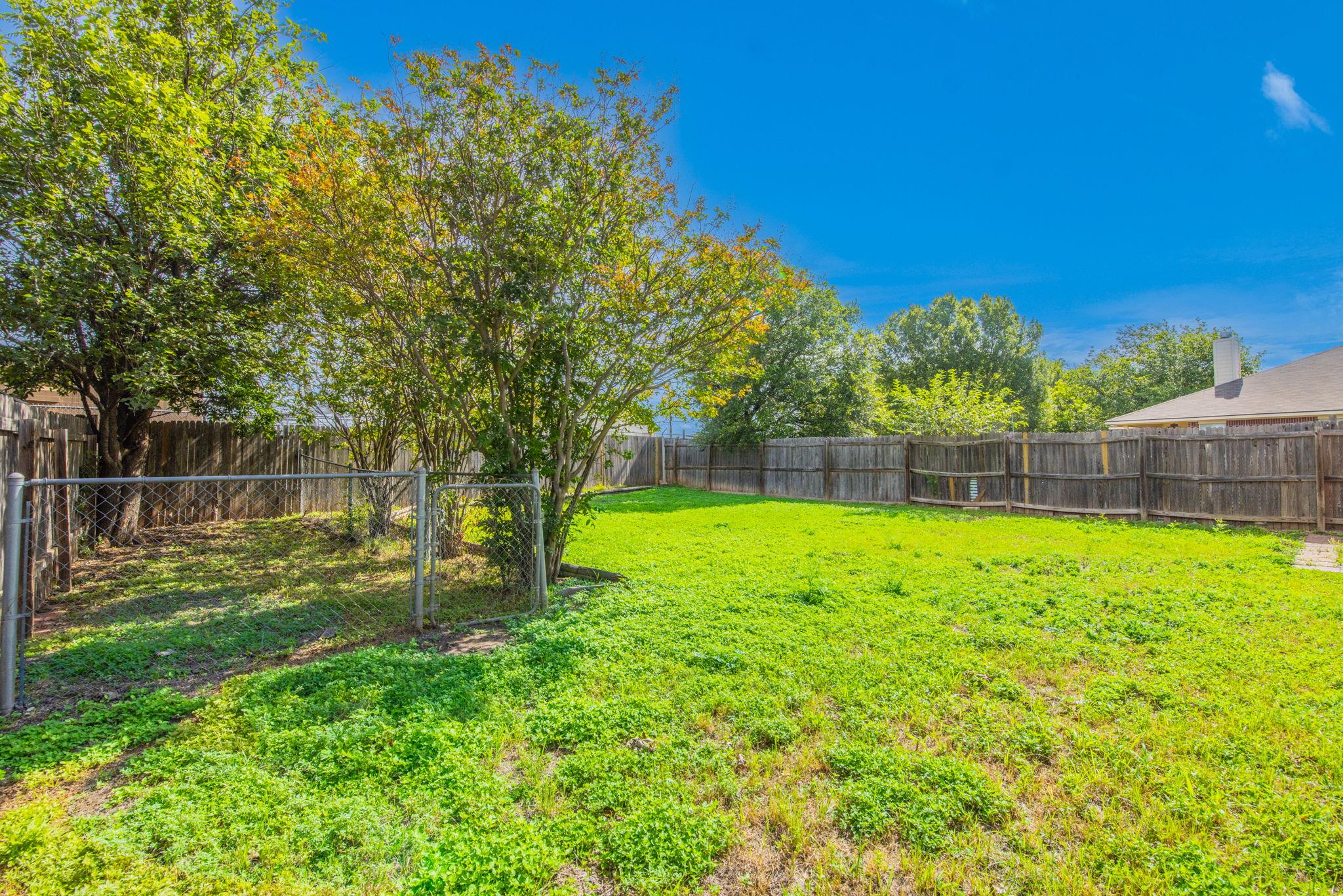 220 N Crossing Trl, Round Rock, TX 78665