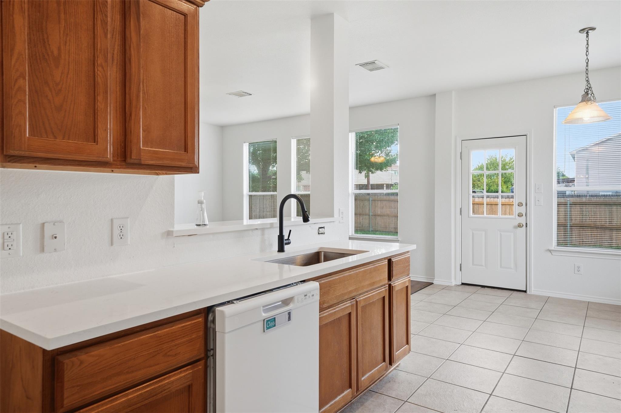 118 Invierno St, Kyle, TX 78640