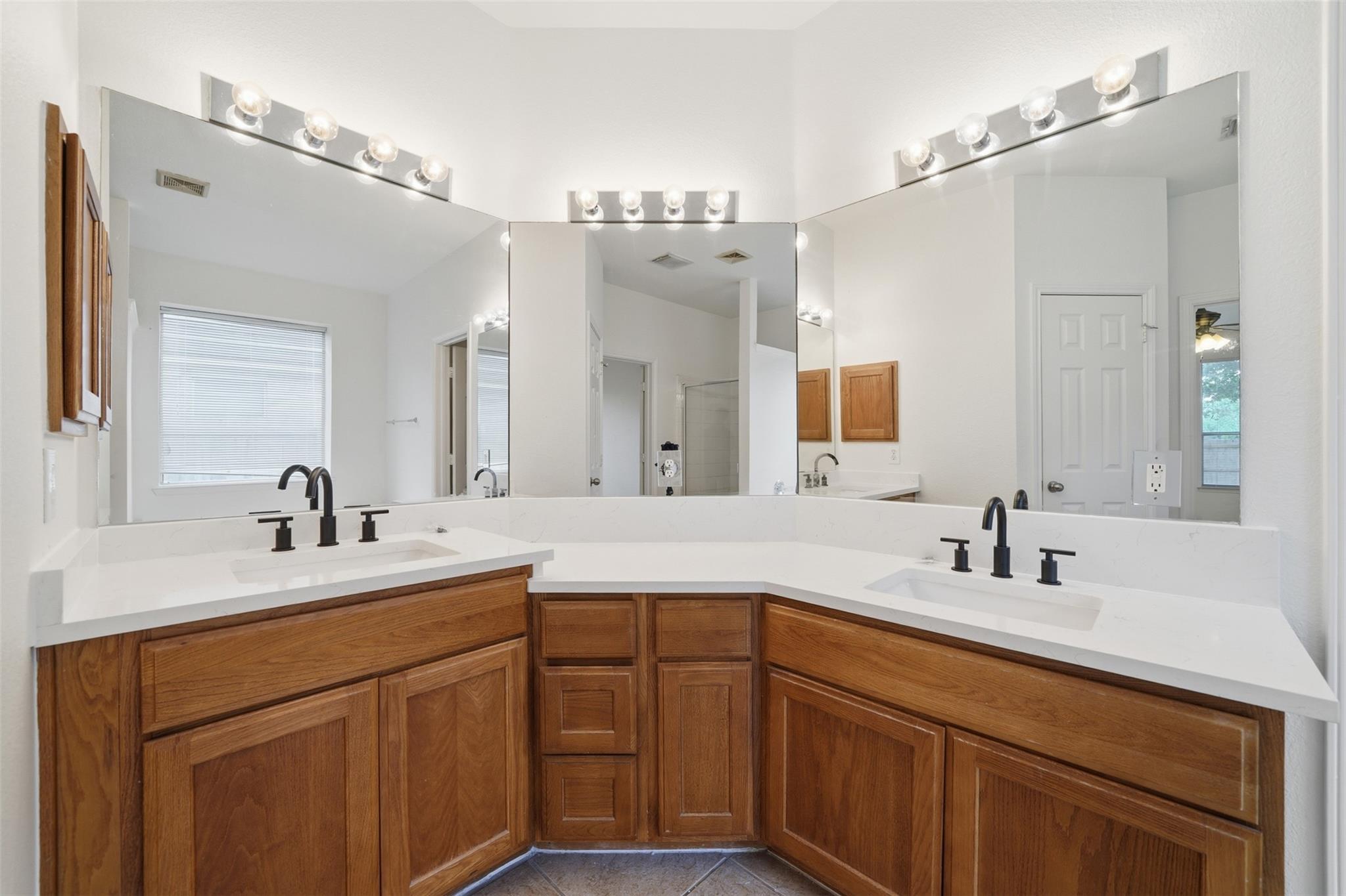 118 Invierno St, Kyle, TX 78640