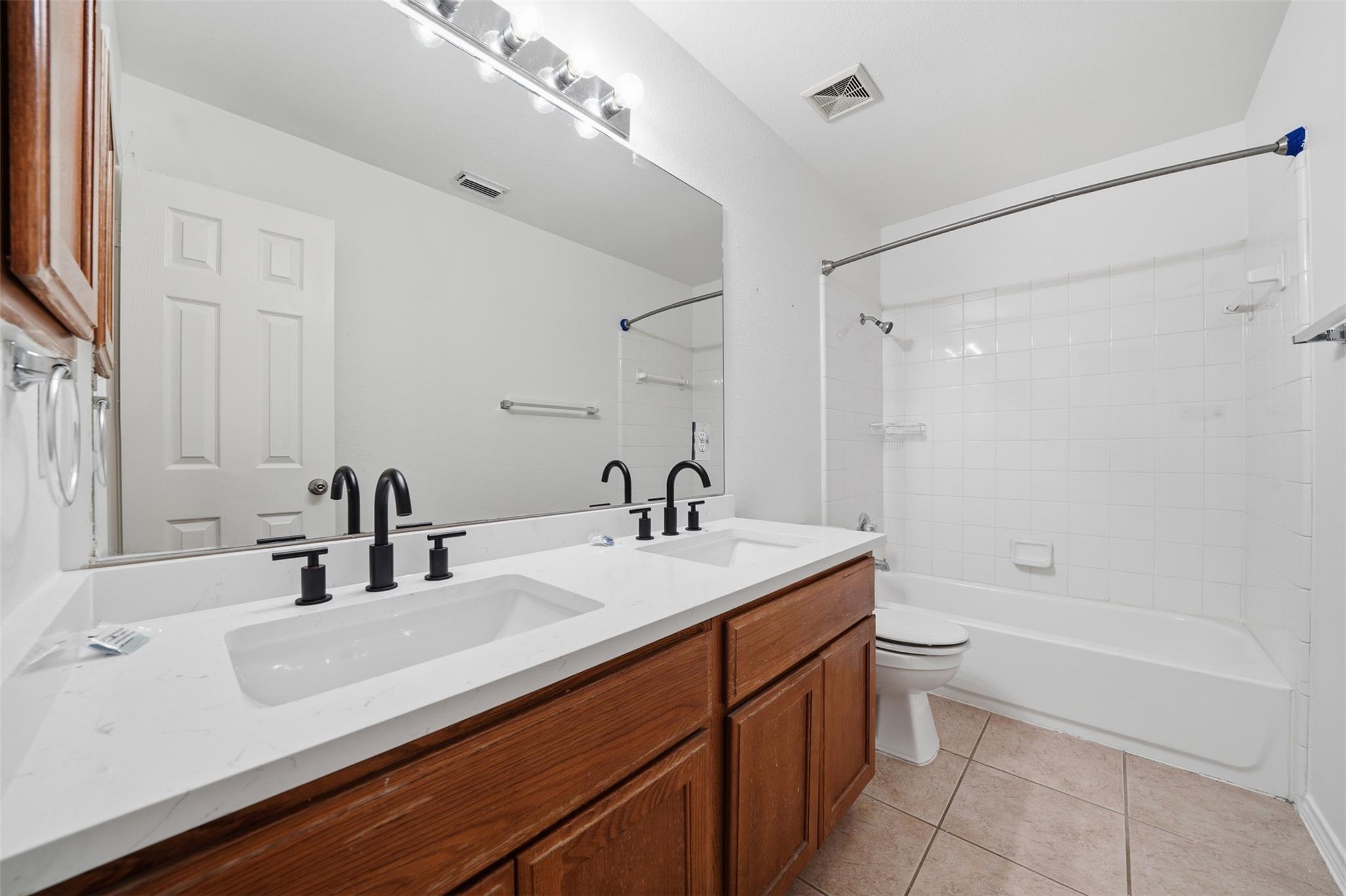 118 Invierno St, Kyle, TX 78640