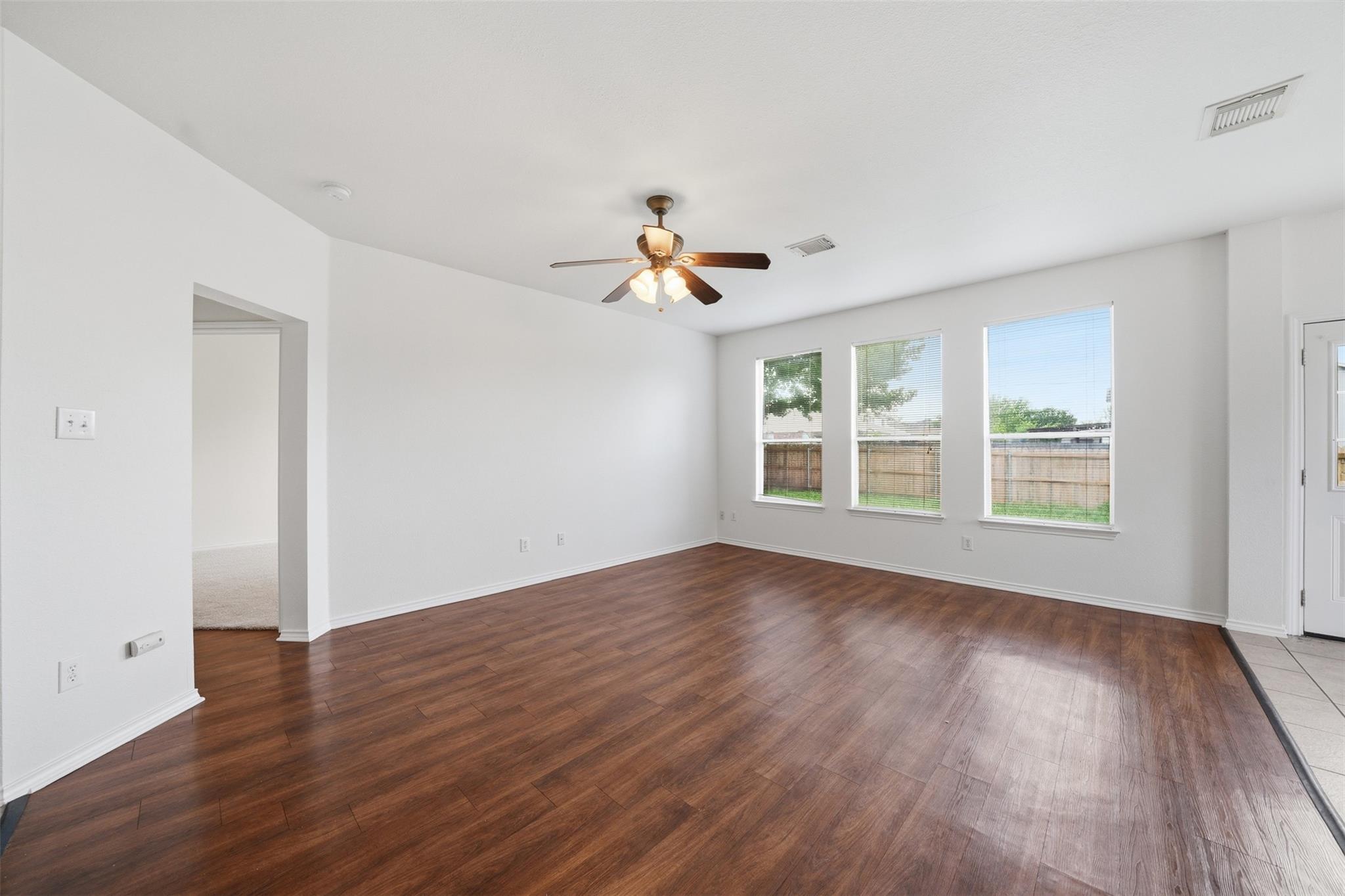 118 Invierno St, Kyle, TX 78640