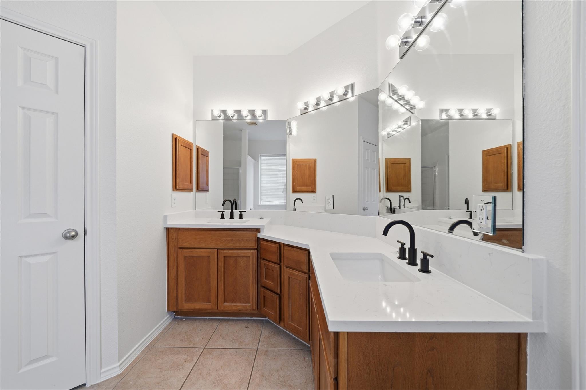 118 Invierno St, Kyle, TX 78640