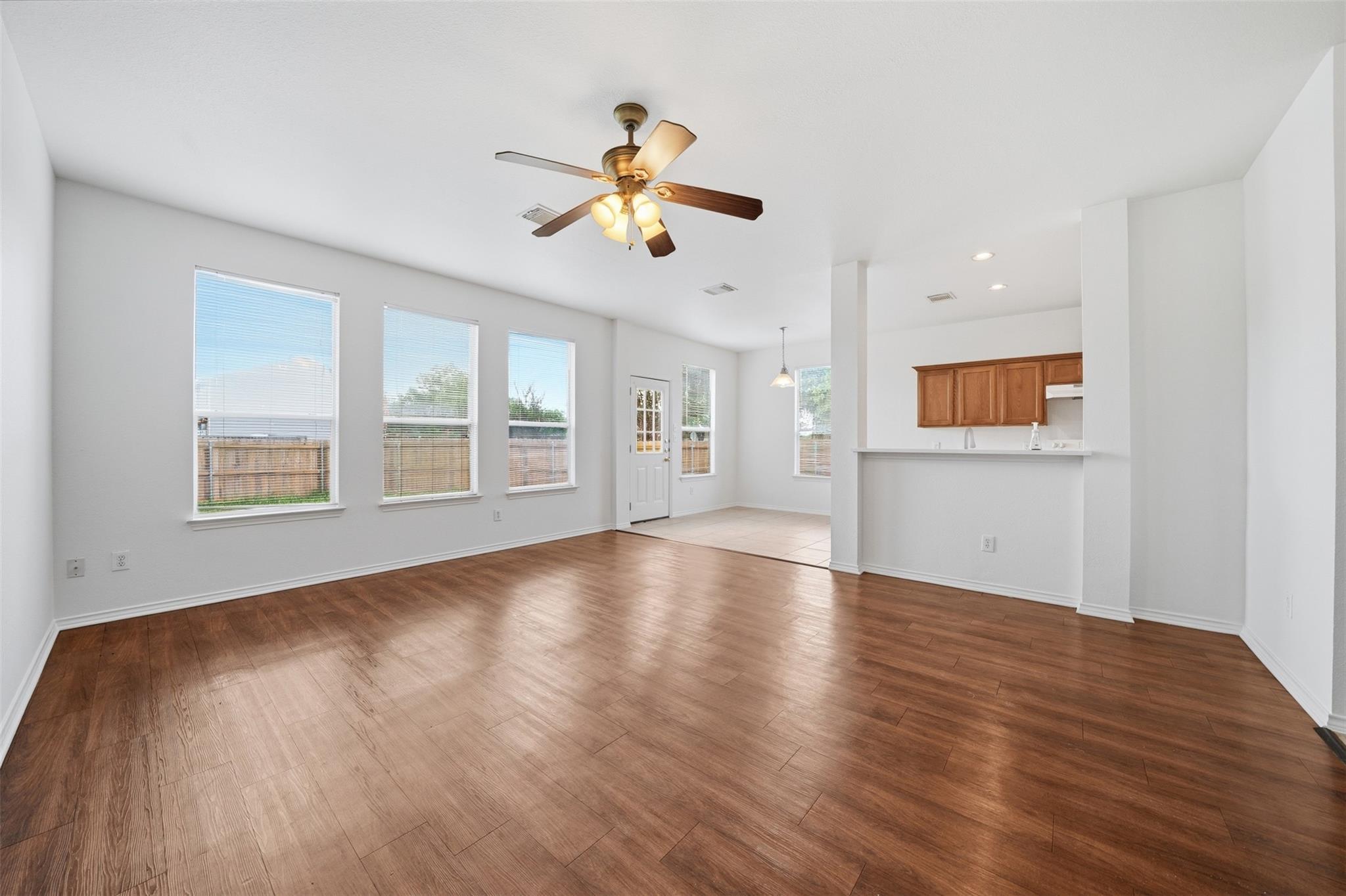 118 Invierno St, Kyle, TX 78640